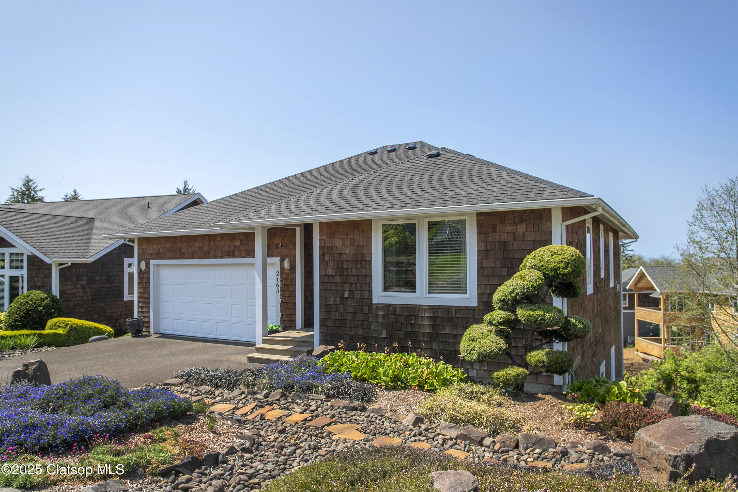 2165 Skyline Drive Property Photo 4