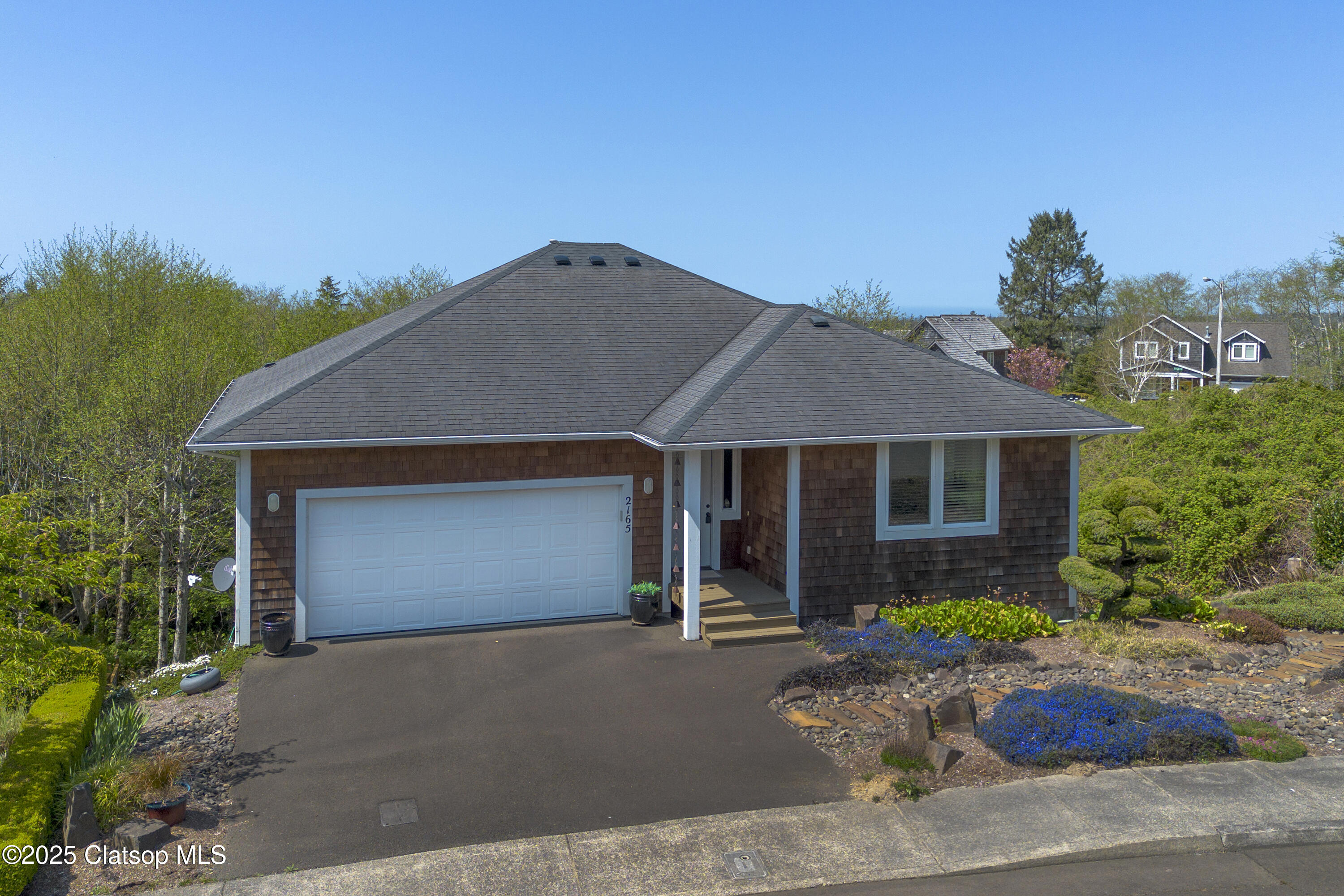 2165 Skyline Drive Property Photo 4