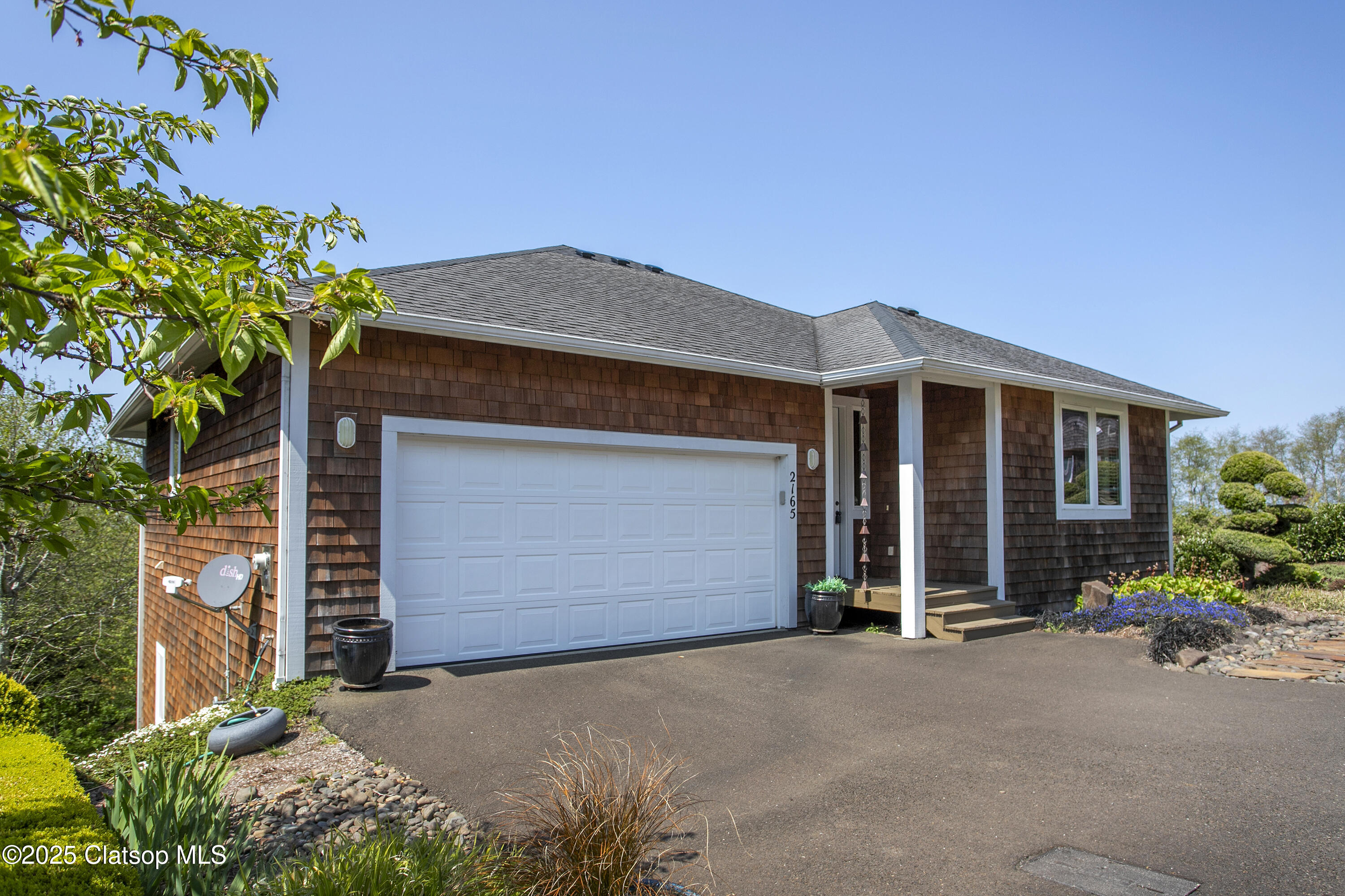 2165 Skyline Drive Property Photo 5