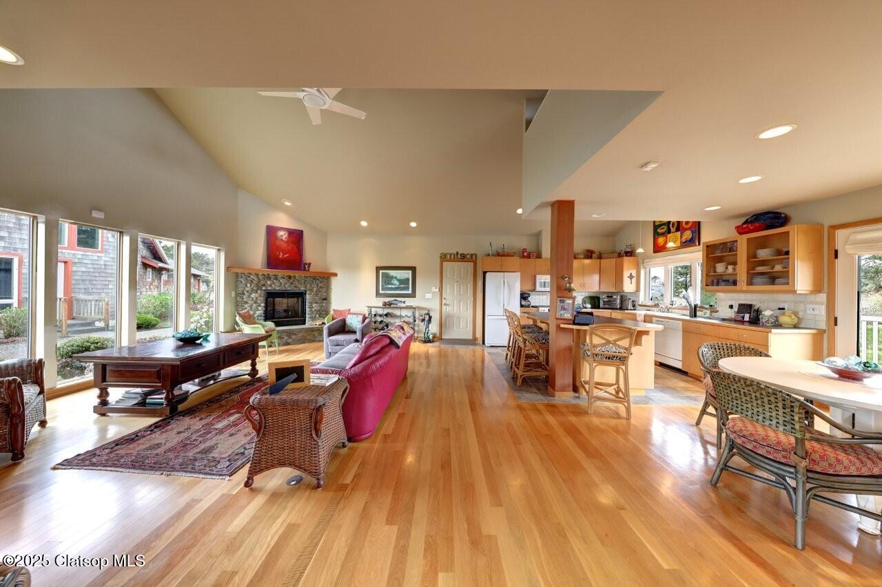 500 Farrell Court Property Photo 7
