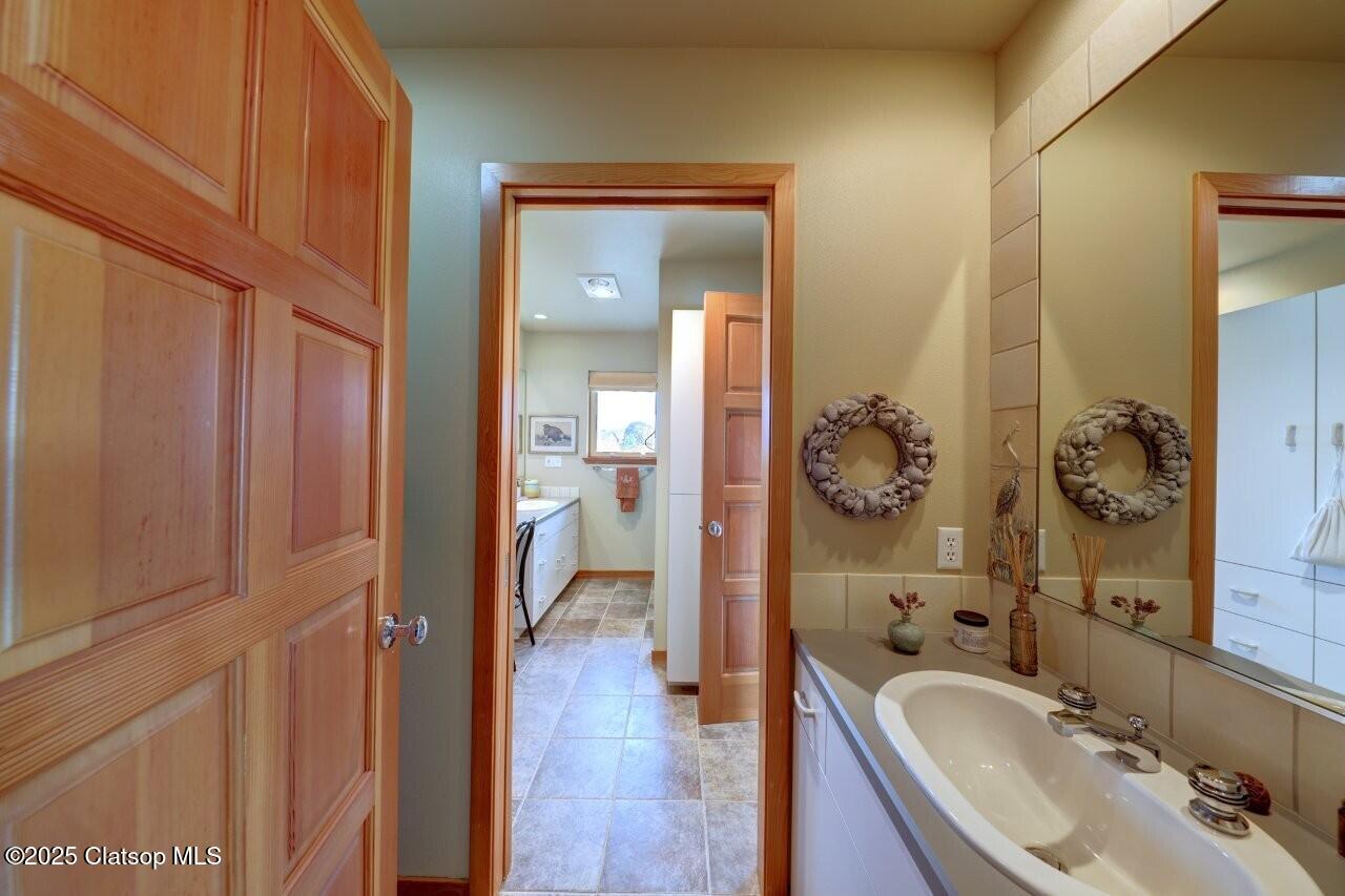 500 Farrell Court Property Photo 14