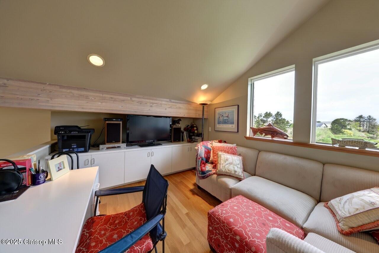 500 Farrell Court Property Photo 23