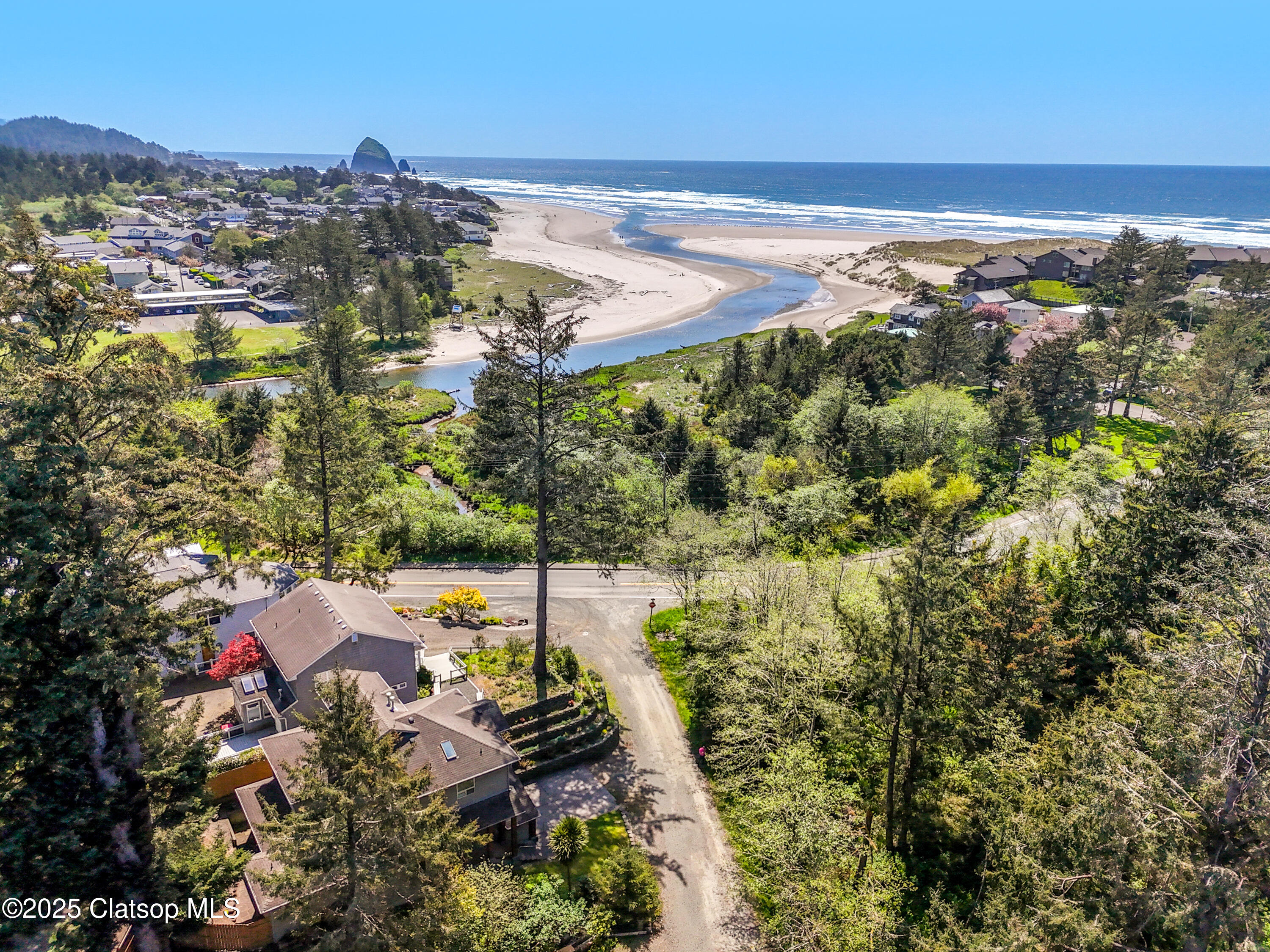 571 Antler Road Property Photo 4