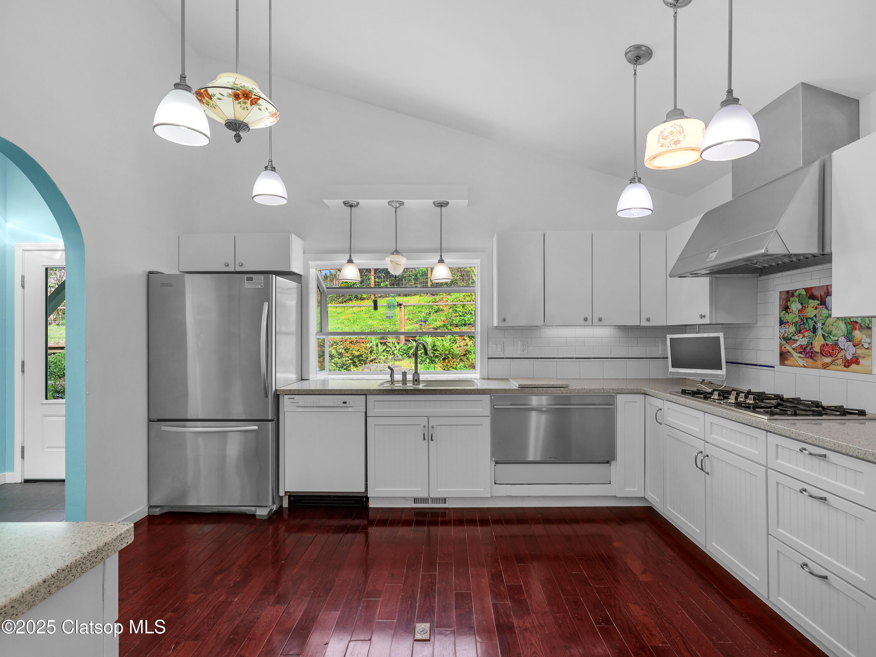 343 Hemlock Street Property Photo 5