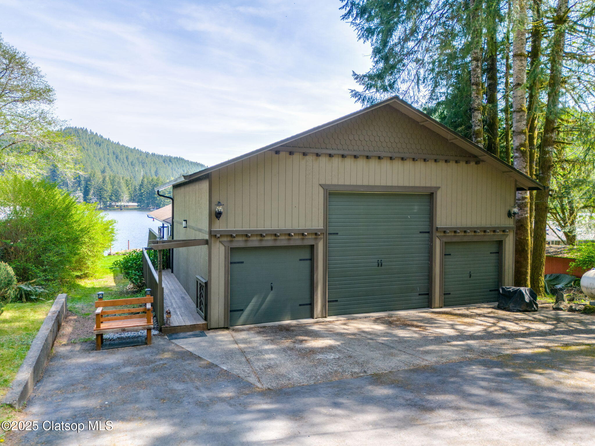 71472 Northshore Drive Property Photo 3