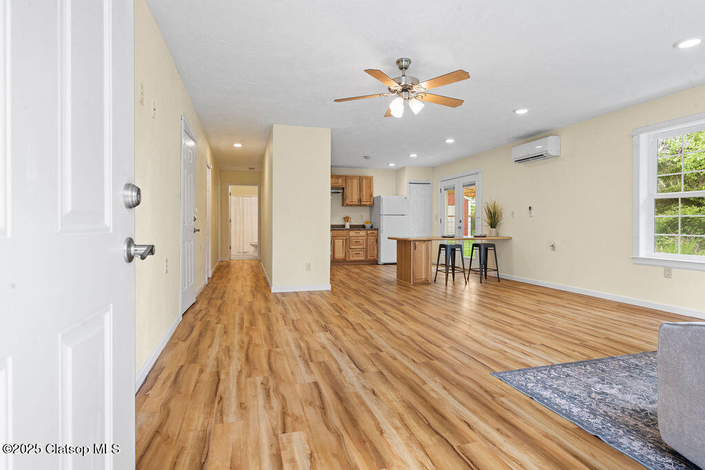 681 Sw Birch Avenue Property Photo 2
