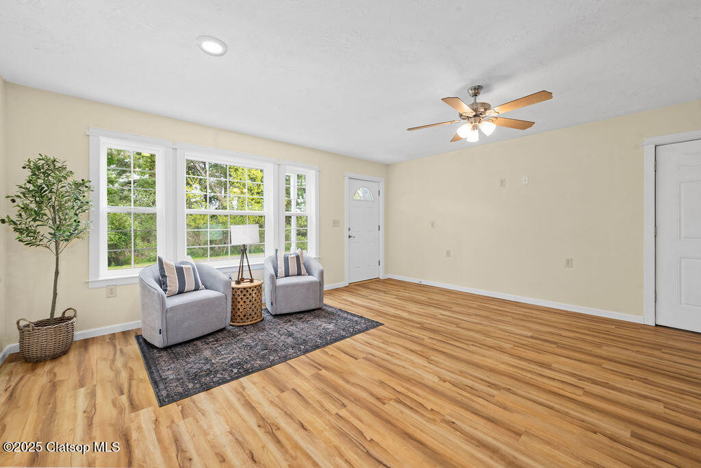 681 Sw Birch Avenue Property Photo 4