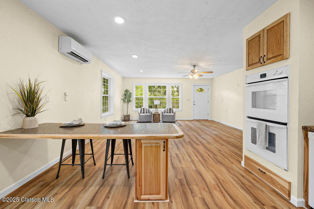 681 Sw Birch Avenue Property Photo 8
