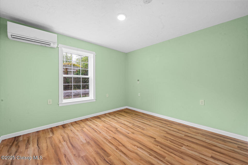 681 Sw Birch Avenue Property Photo 12