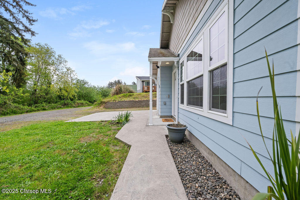 681 Sw Birch Avenue Property Photo 28