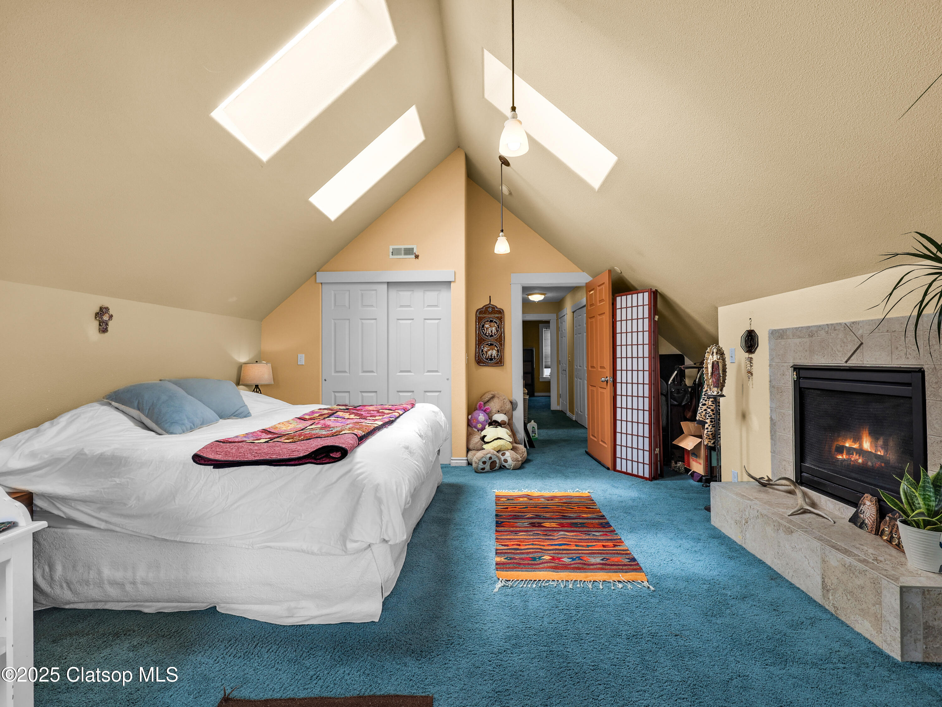 825 Se Skipanon Court Property Photo 3