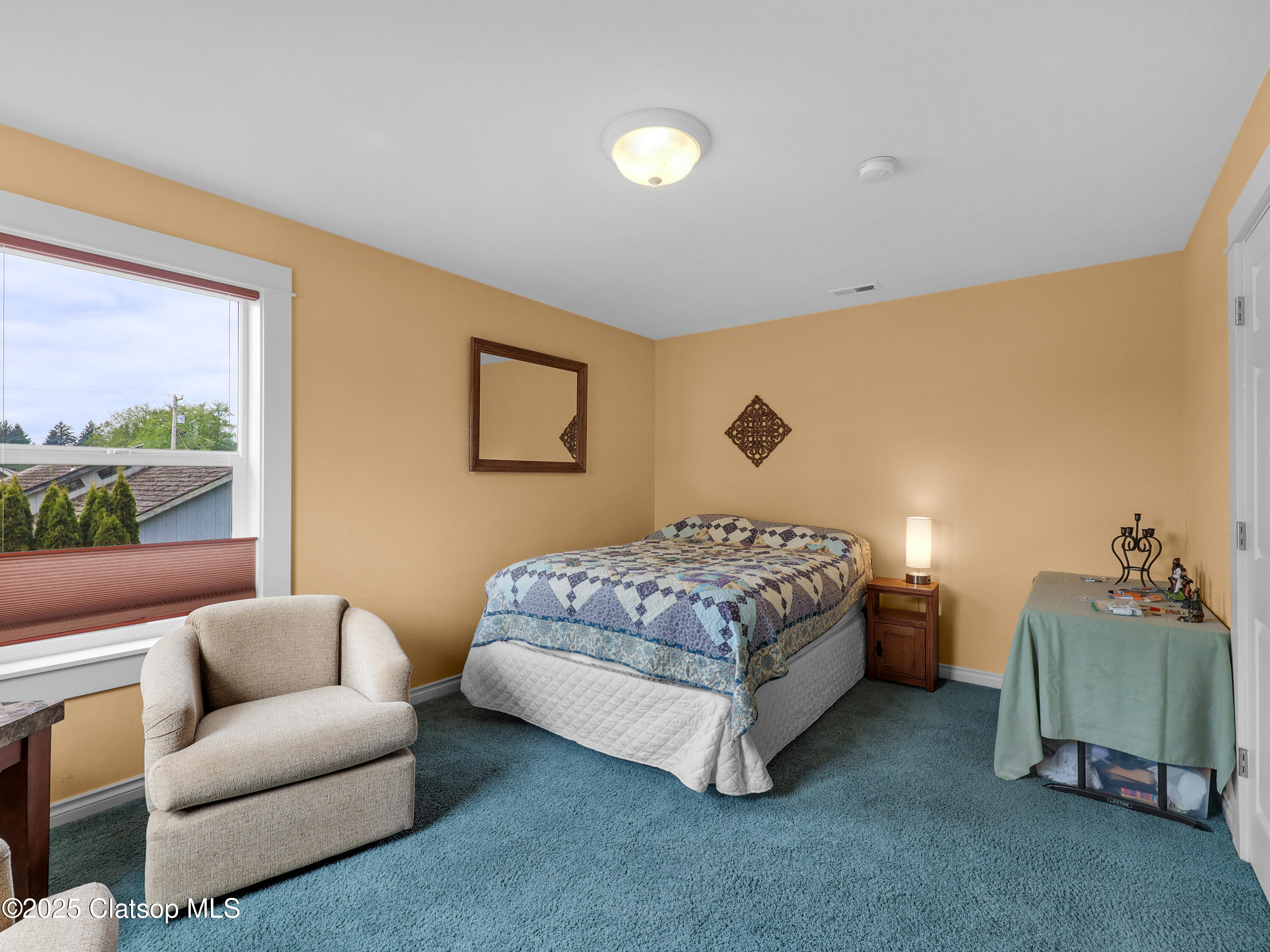 825 Se Skipanon Court Property Photo 11