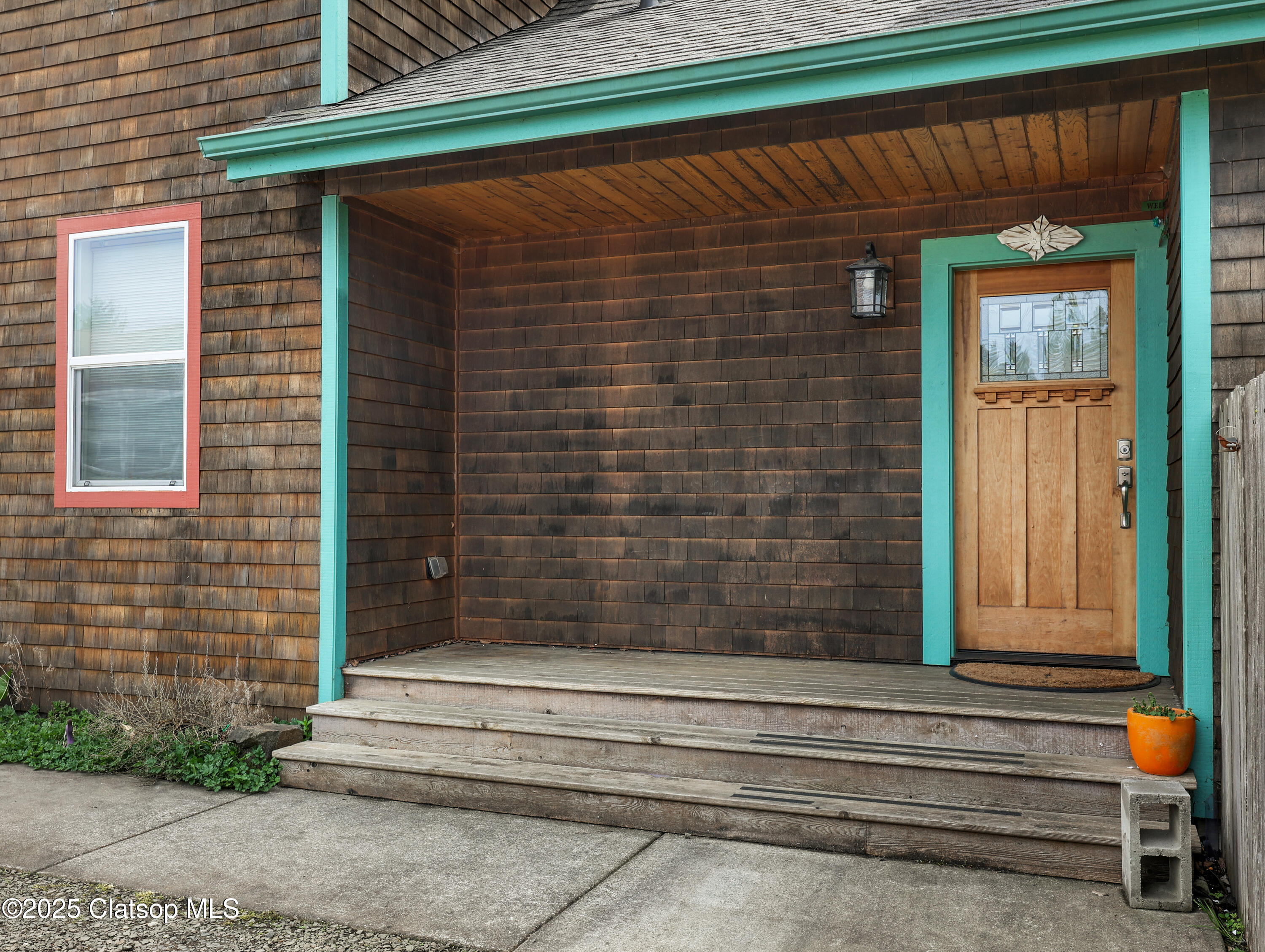 825 Se Skipanon Court Property Photo 28