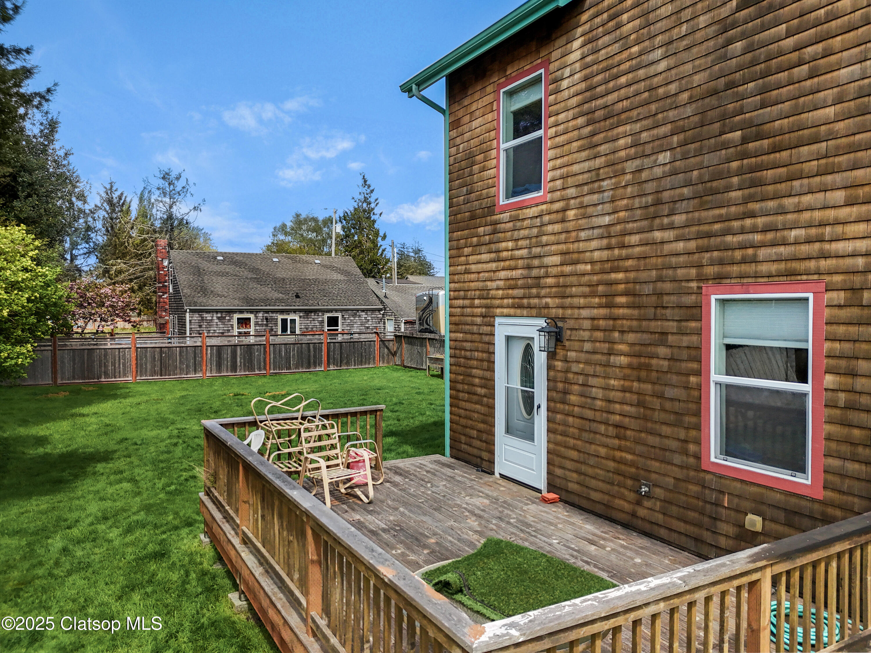 825 Se Skipanon Court Property Photo 29