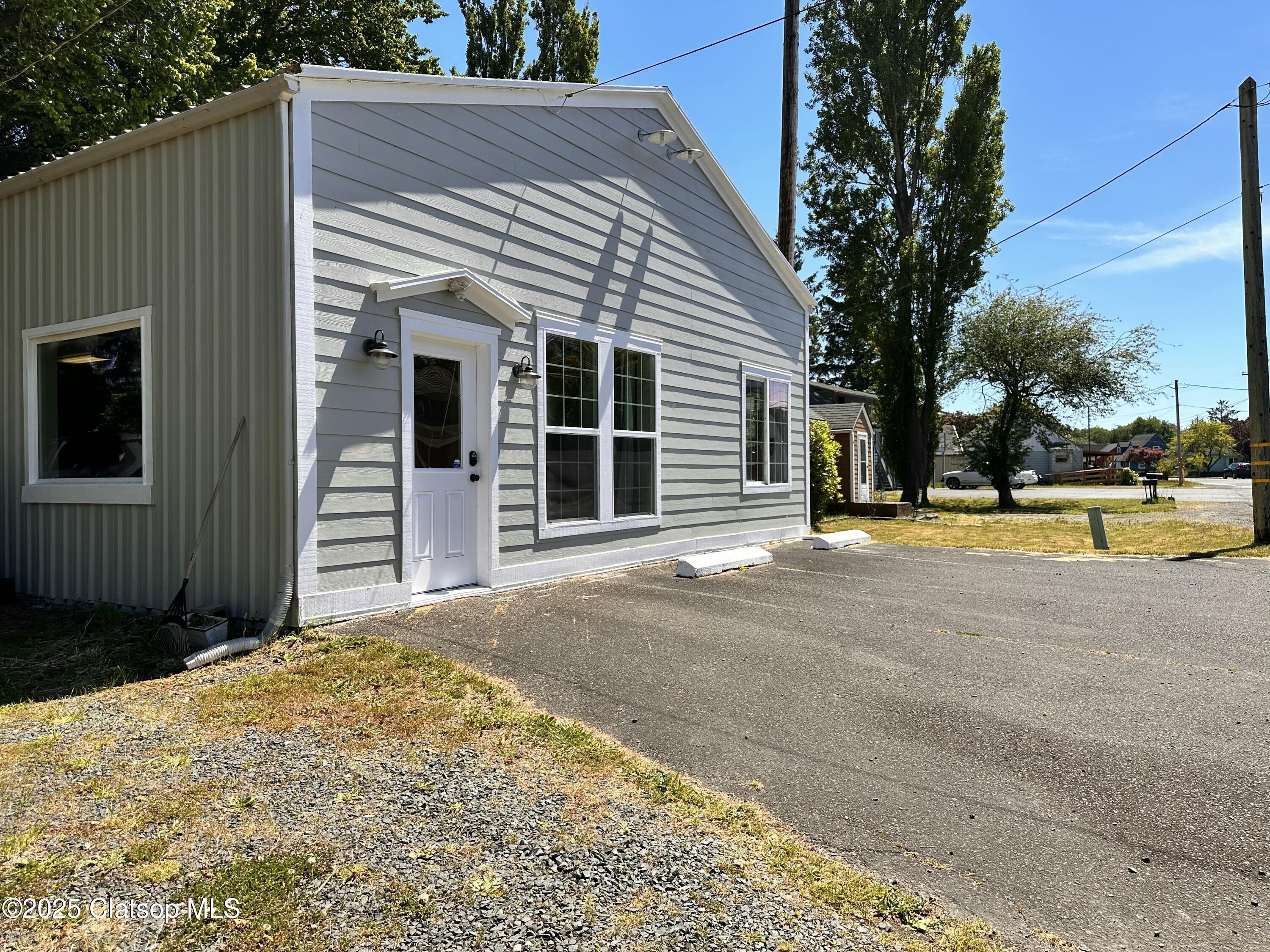 586 S Main Avenue Property Photo 3