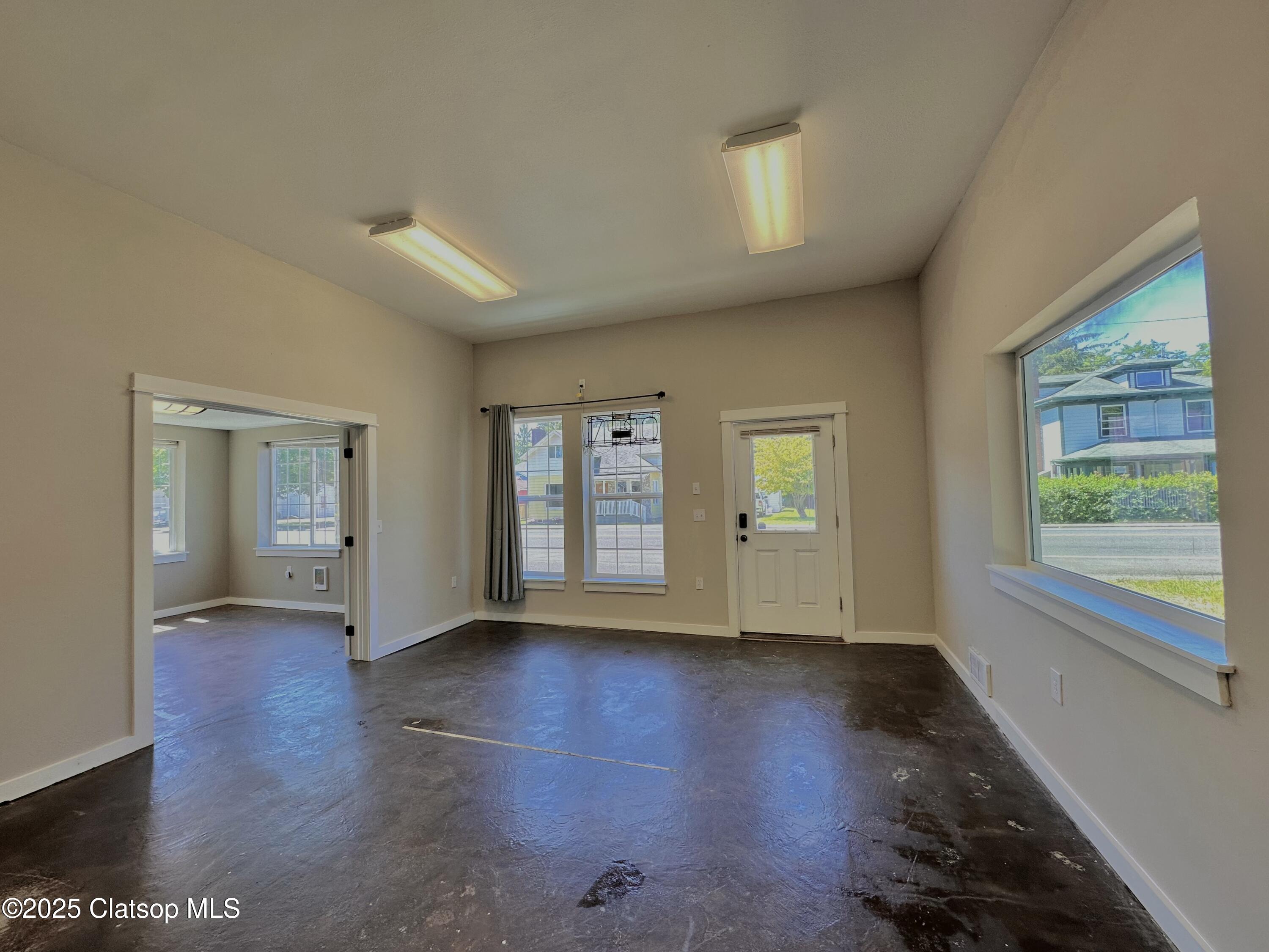 586 S Main Avenue Property Photo 10