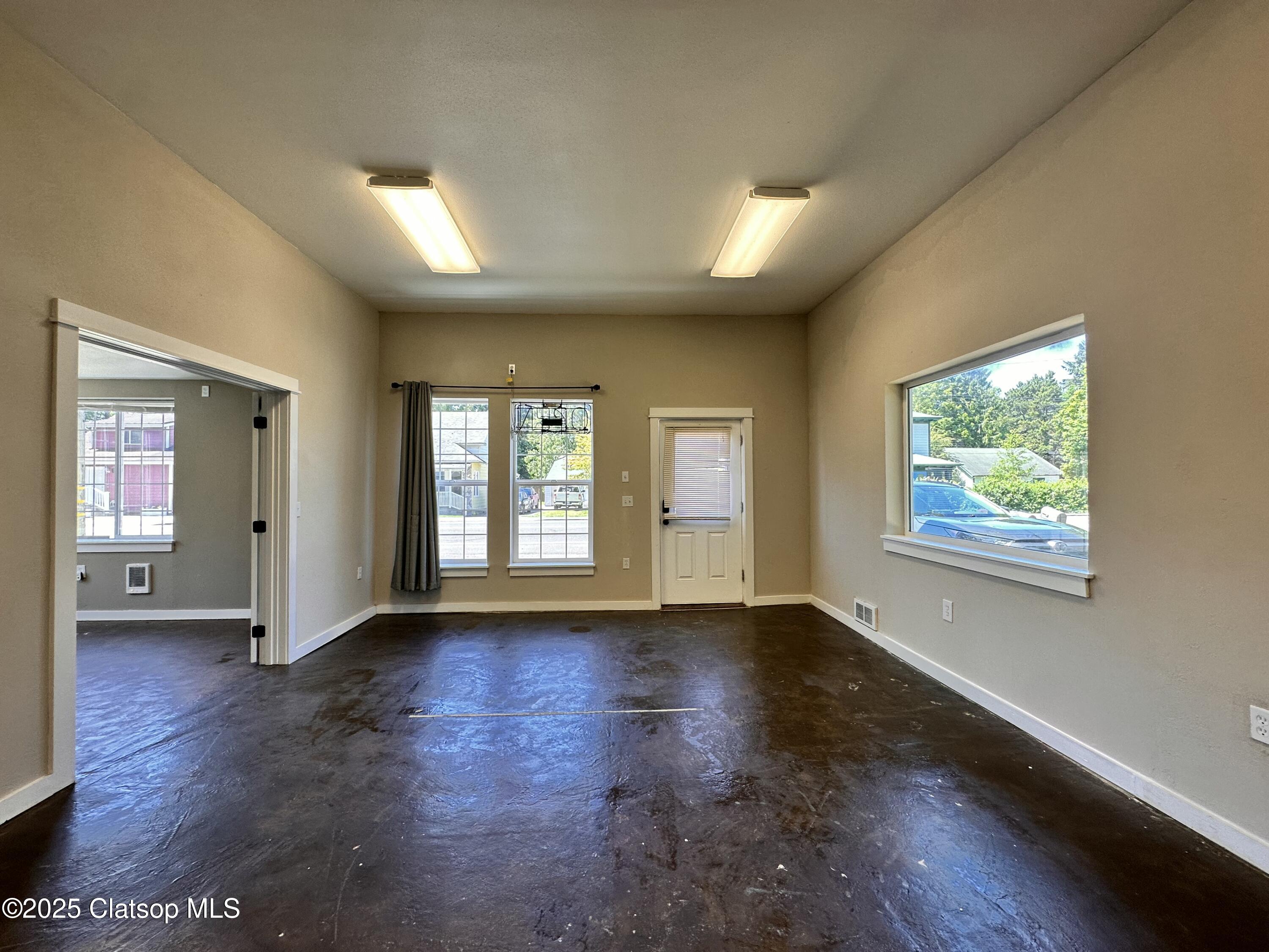 586 S Main Avenue Property Photo 11