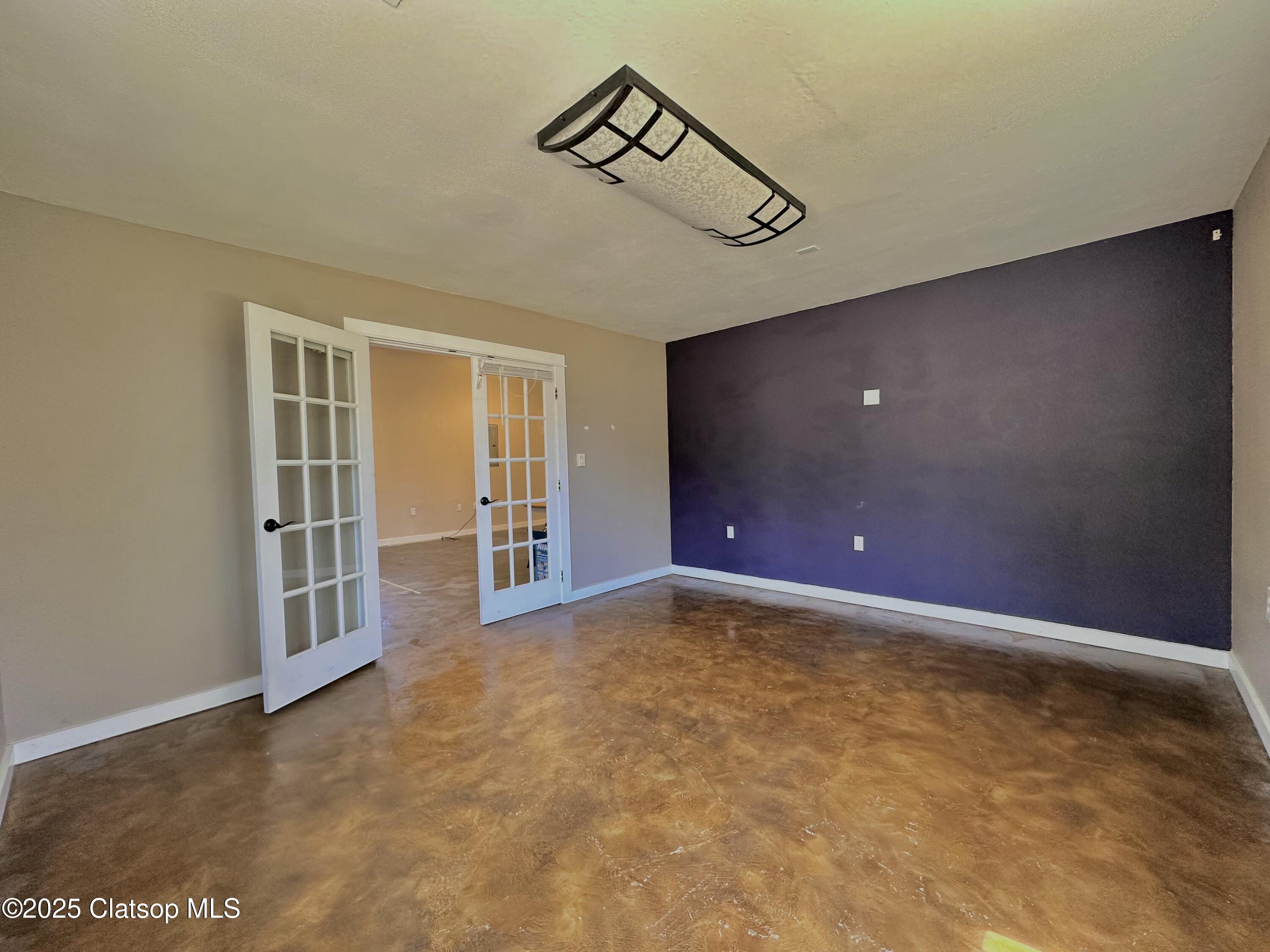 586 S Main Avenue Property Photo 12