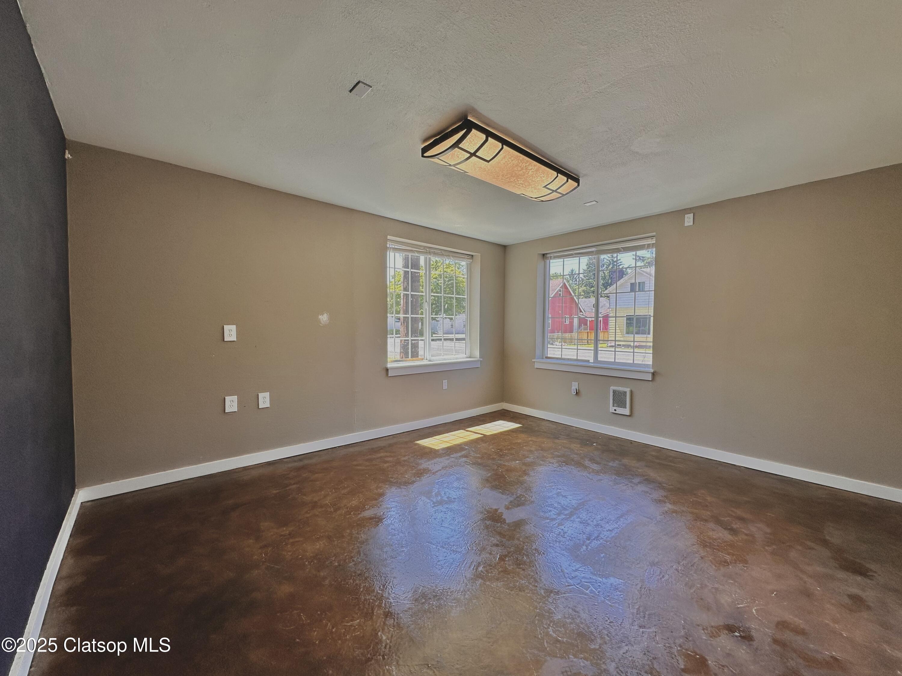 586 S Main Avenue Property Photo 13
