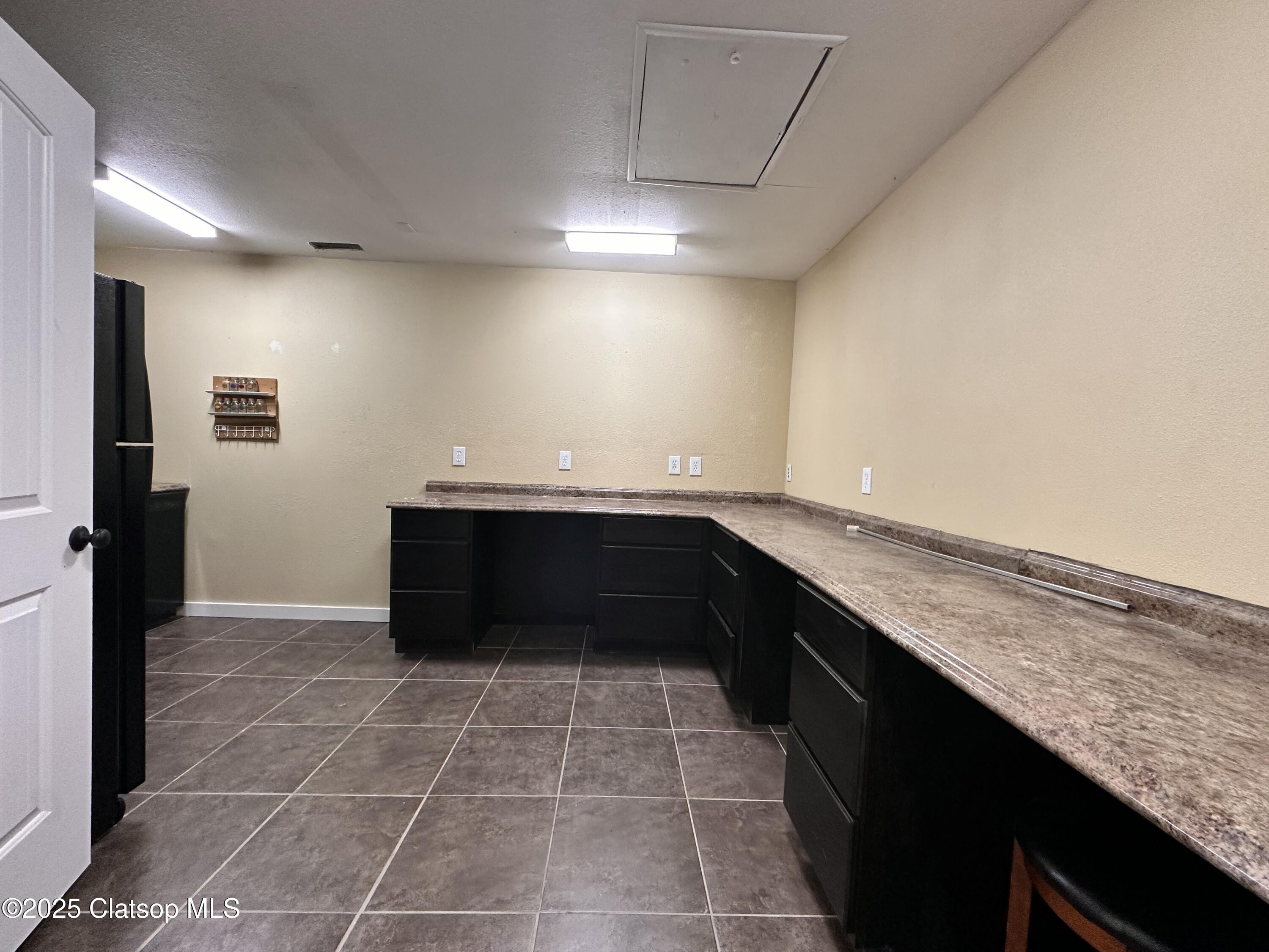 586 S Main Avenue Property Photo 16