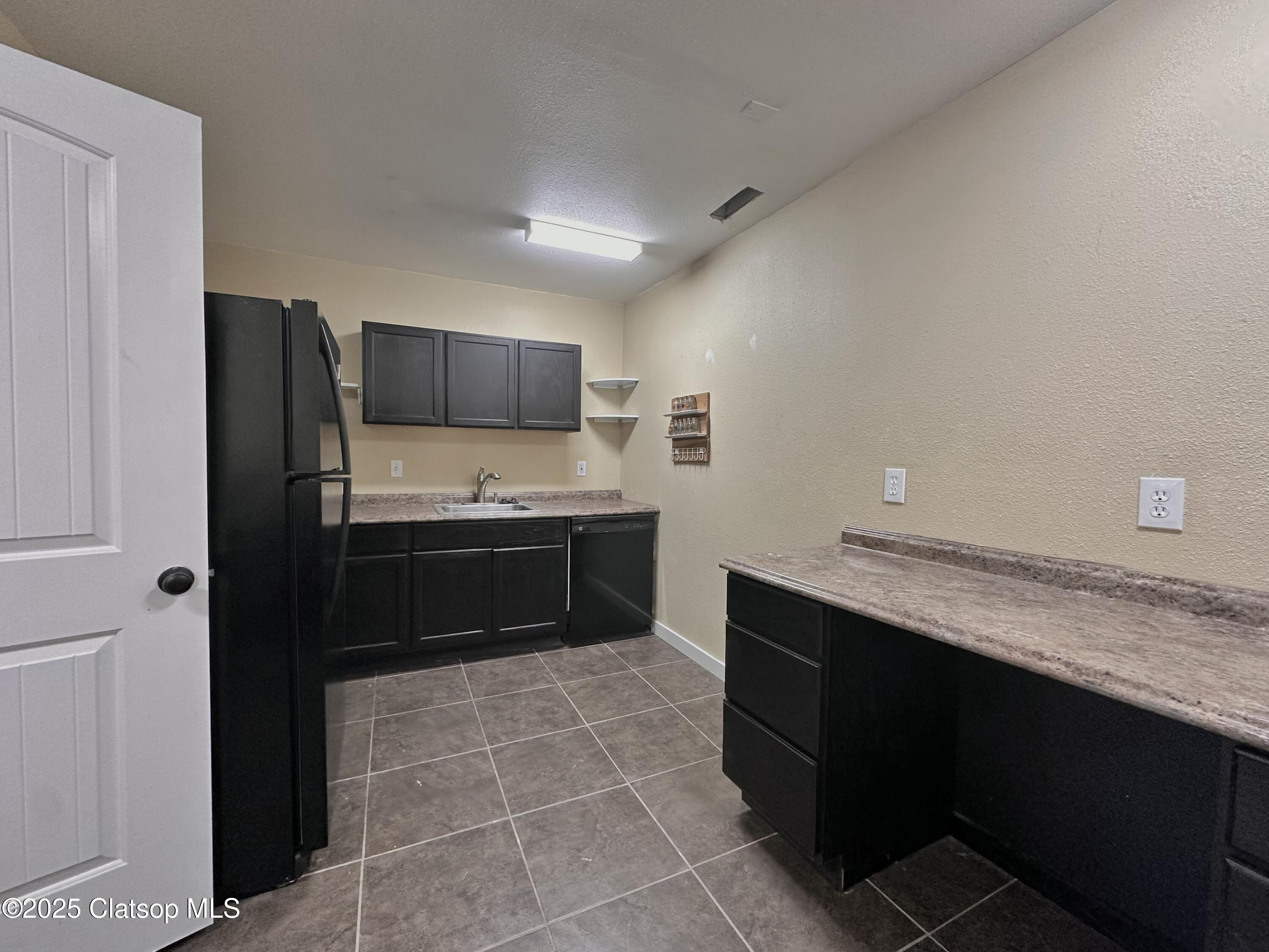 586 S Main Avenue Property Photo 17