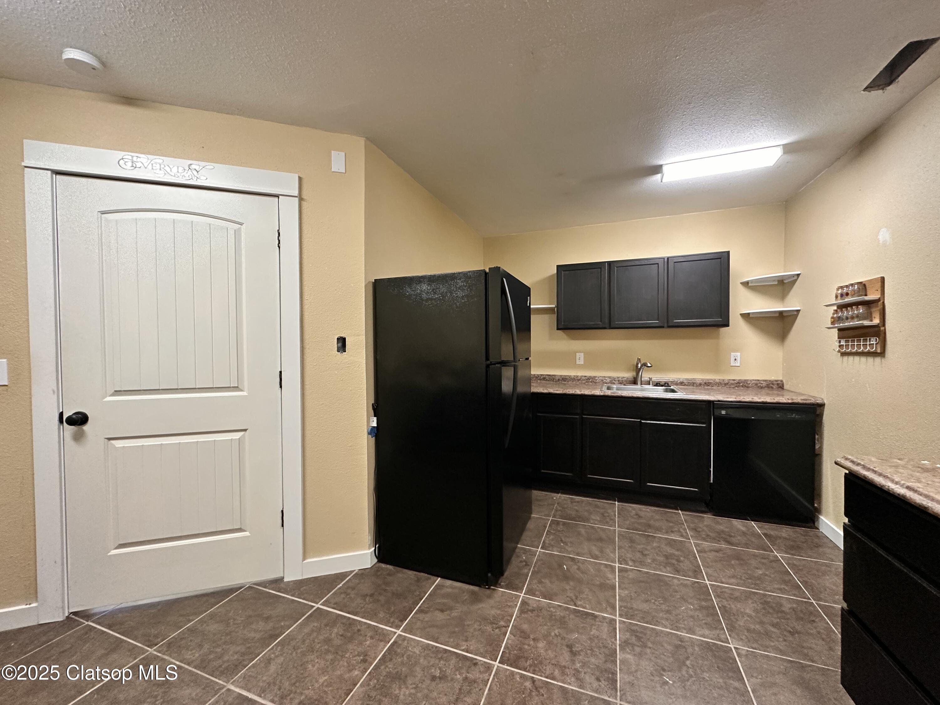 586 S Main Avenue Property Photo 18