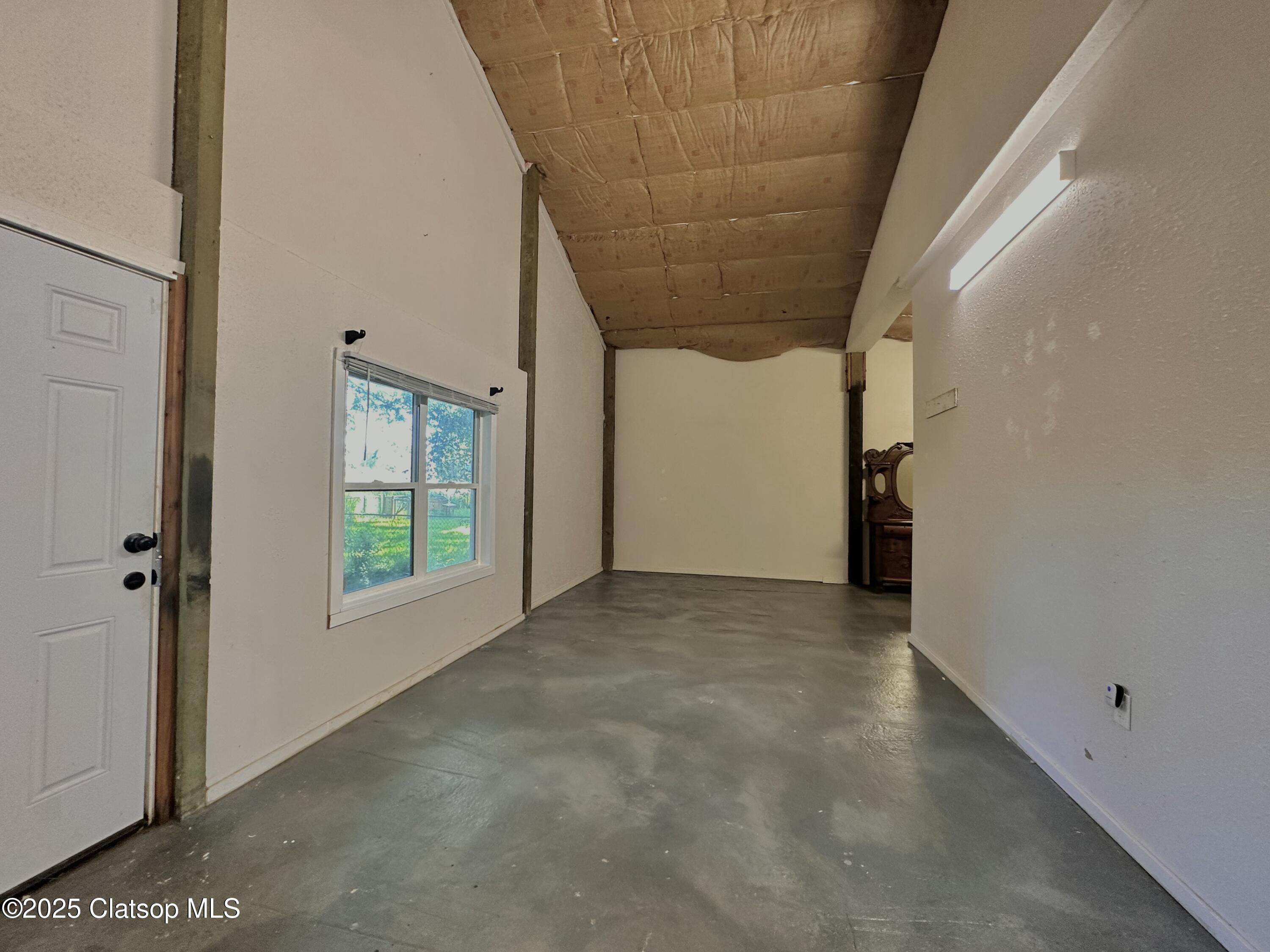 586 S Main Avenue Property Photo 25