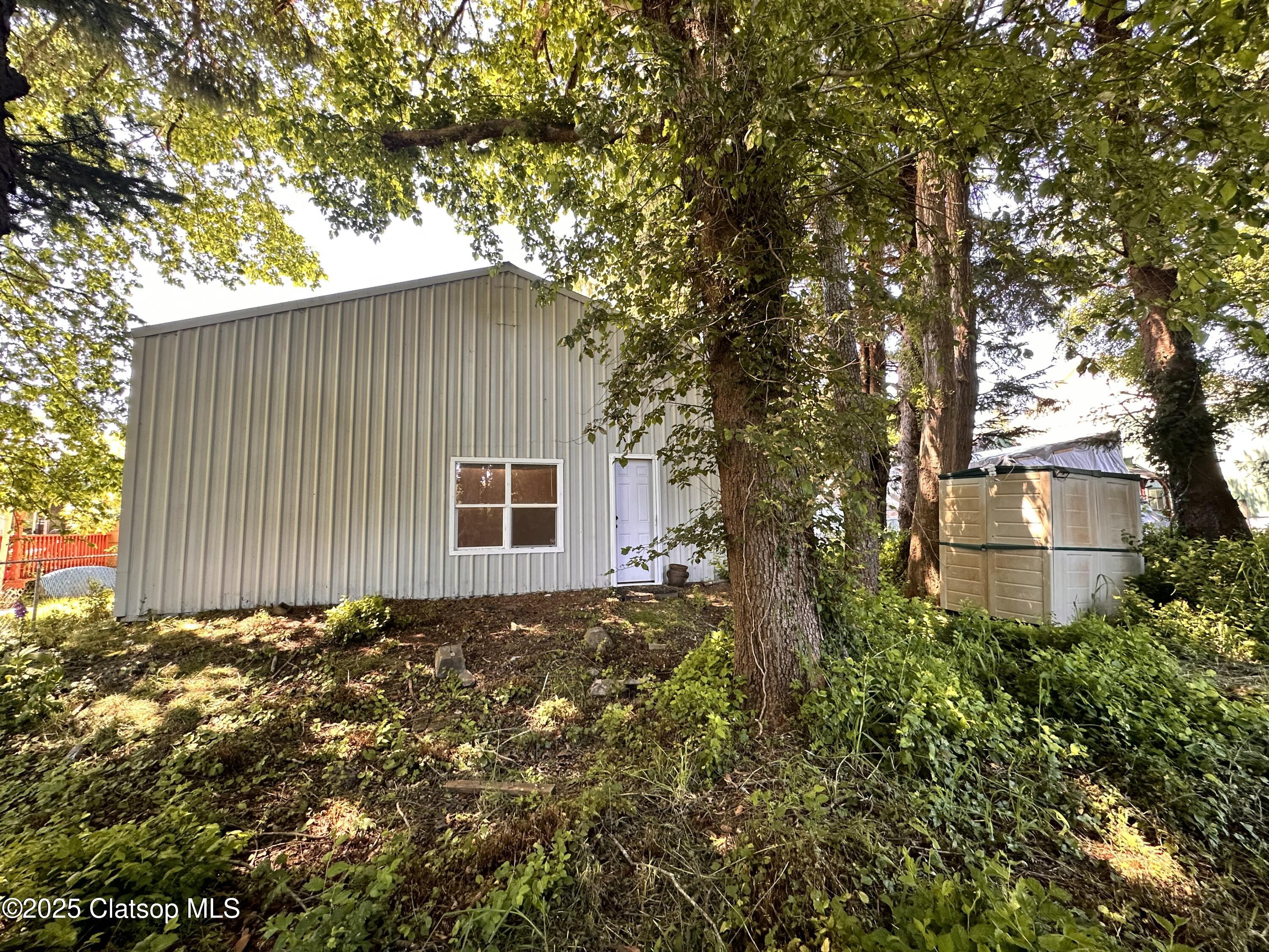 586 S Main Avenue Property Photo 33