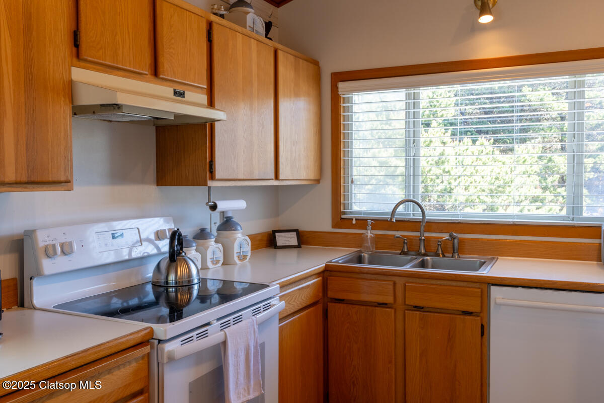 26750 David Avenue Property Photo 12