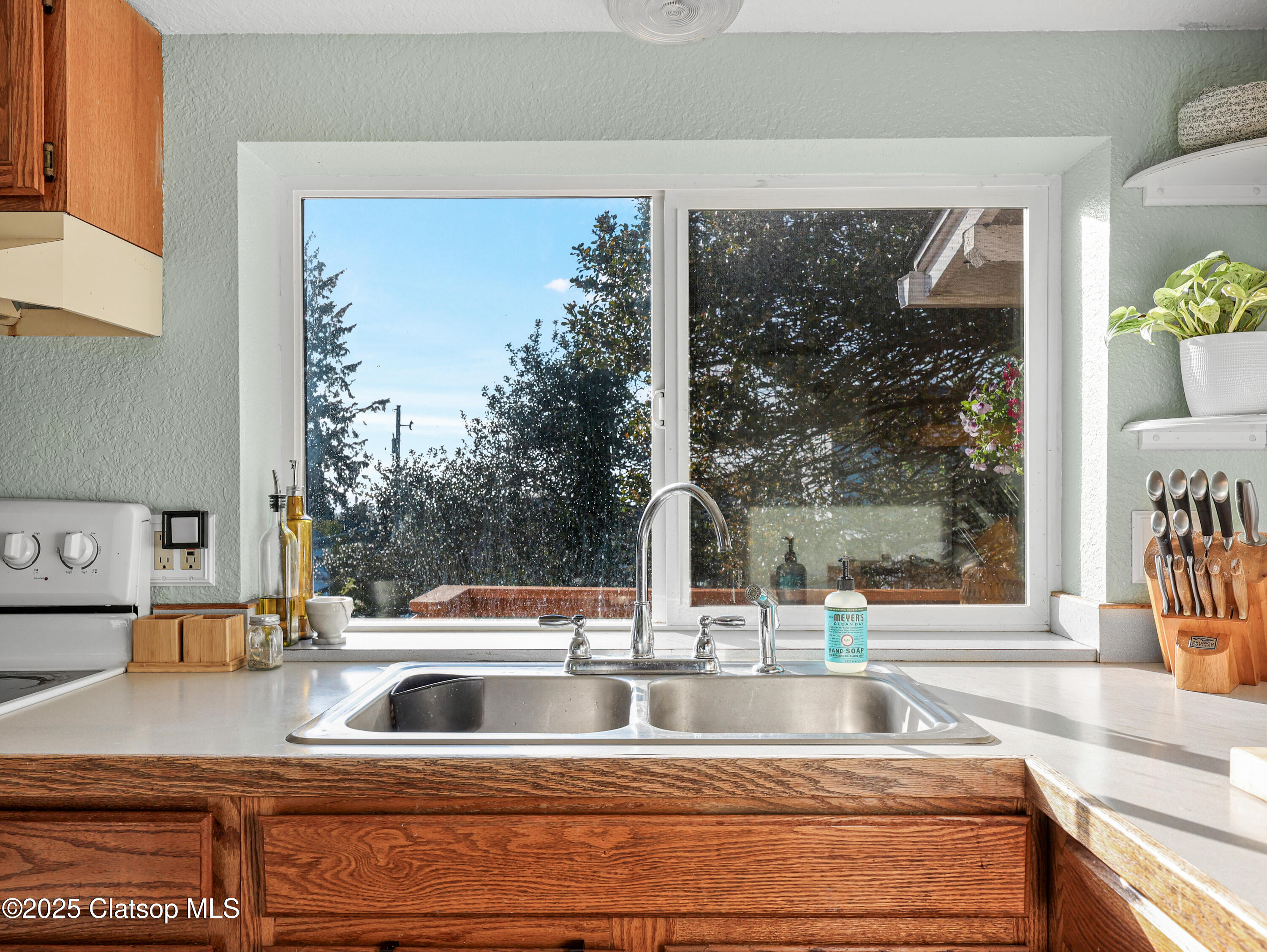 740 Florence Avenue Property Photo 25