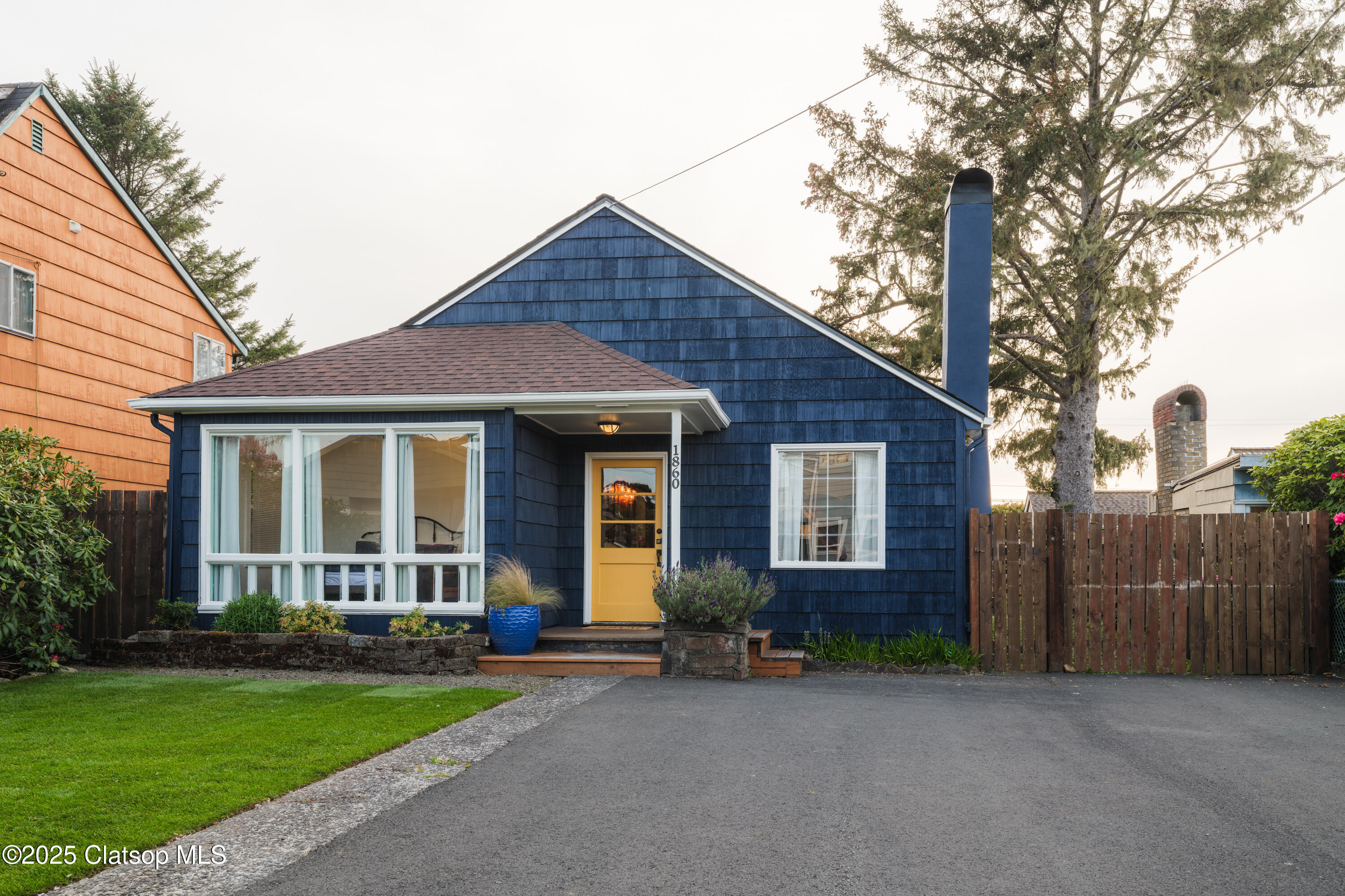 1860 S Edgewood Street Property Photo 1