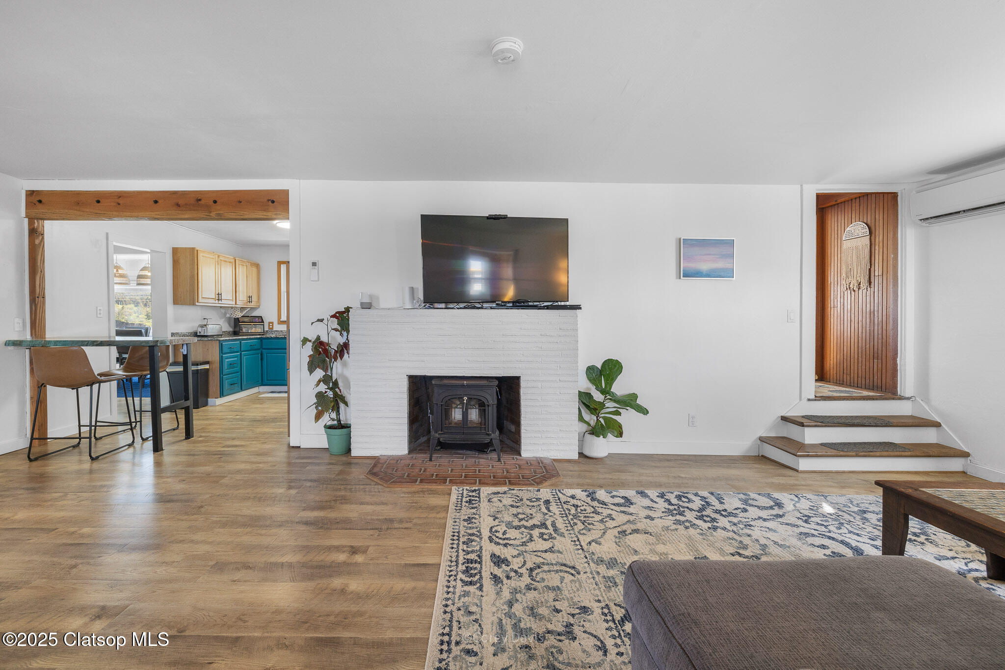 553 N Miller Street Property Photo 7