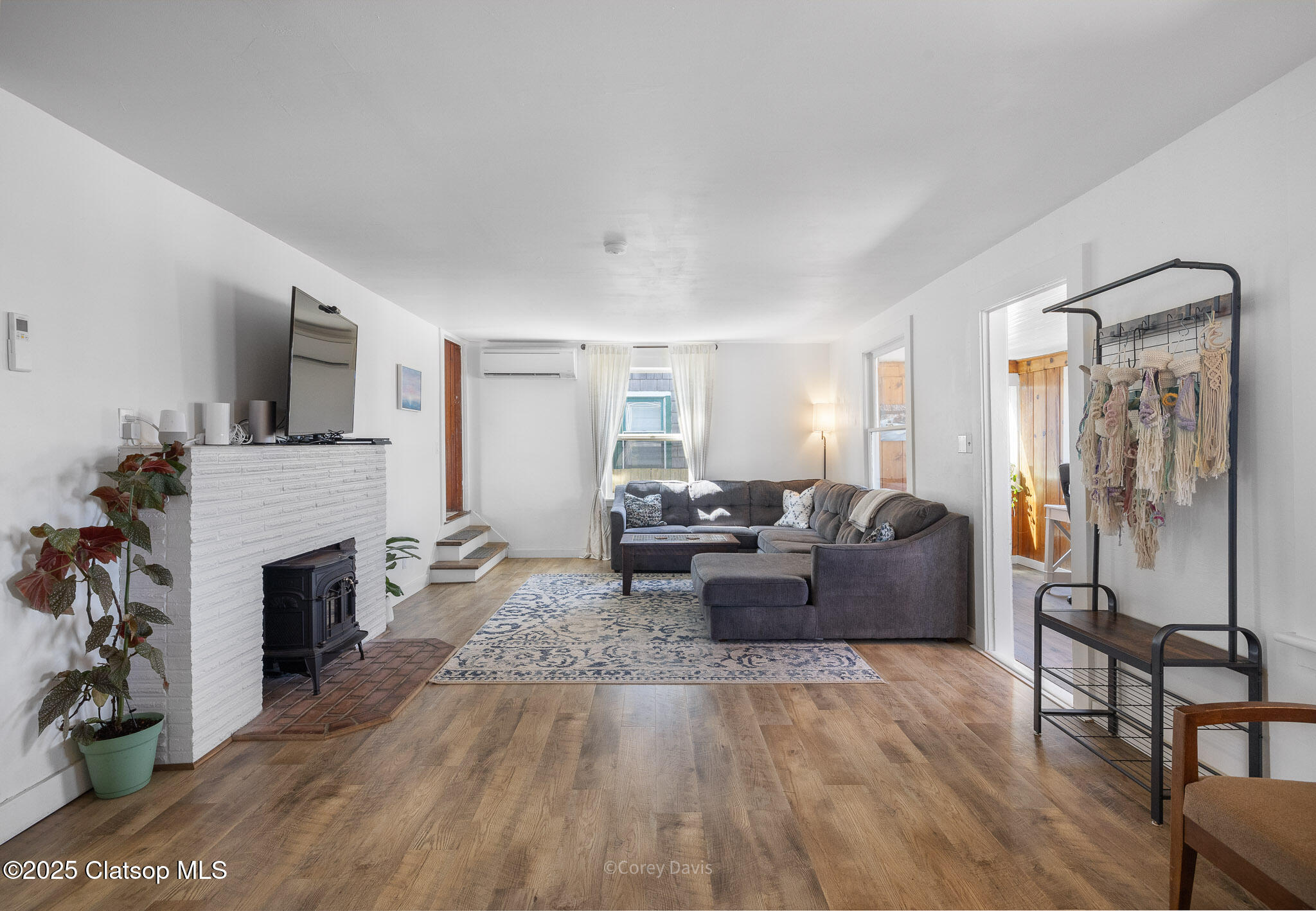 553 N Miller Street Property Photo 8