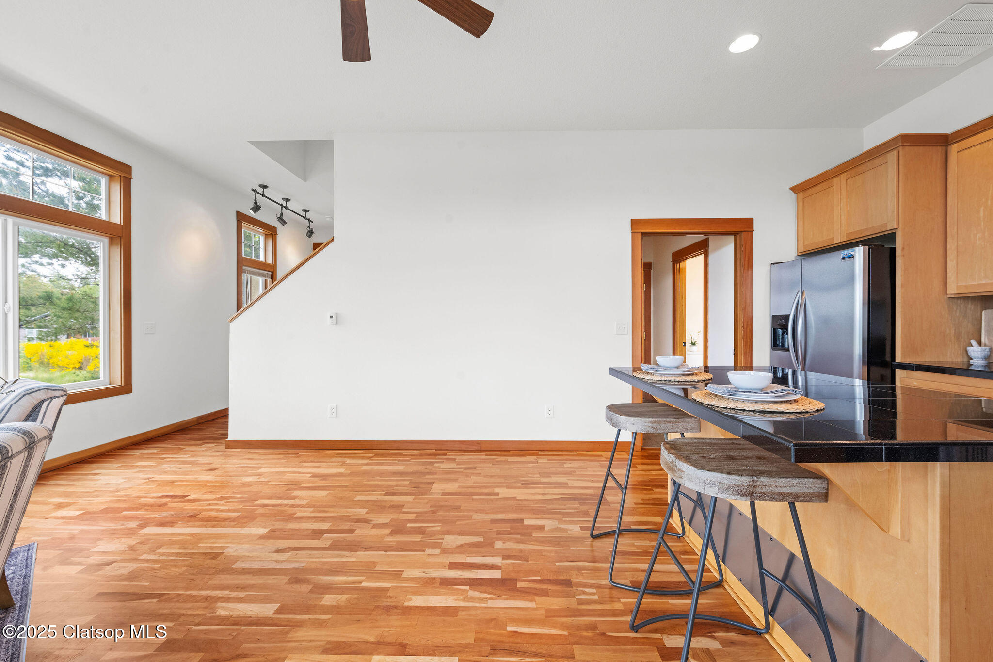1280 Queen Street Property Photo 6