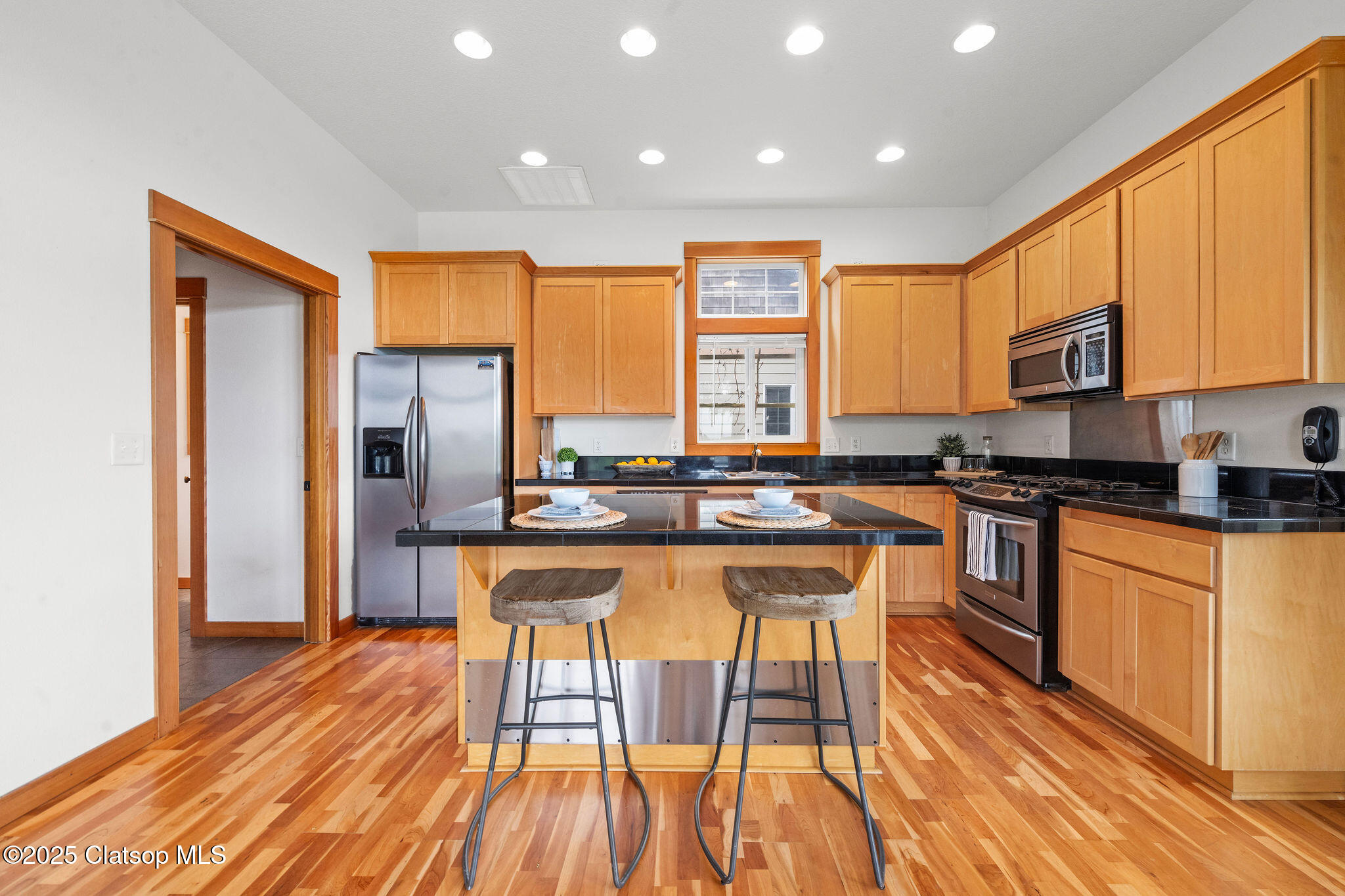 1280 Queen Street Property Photo 7