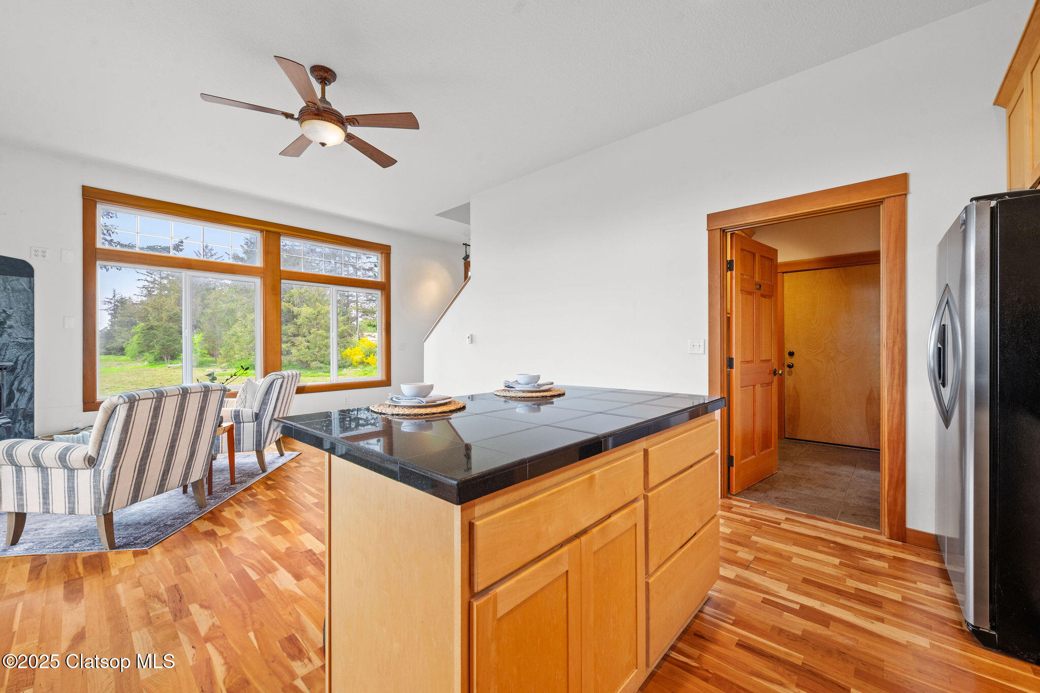 1280 Queen Street Property Photo 9