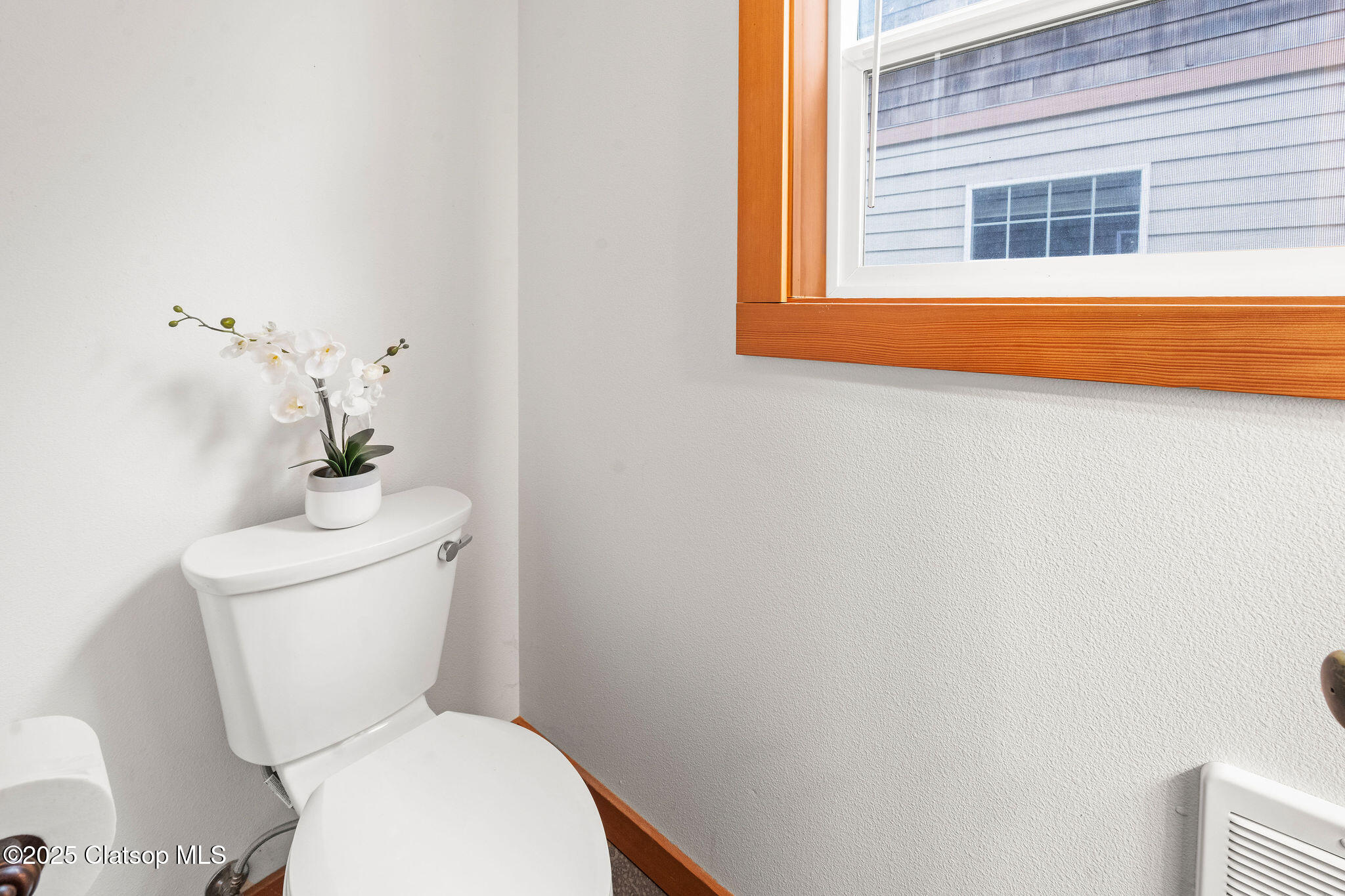 1280 Queen Street Property Photo 11