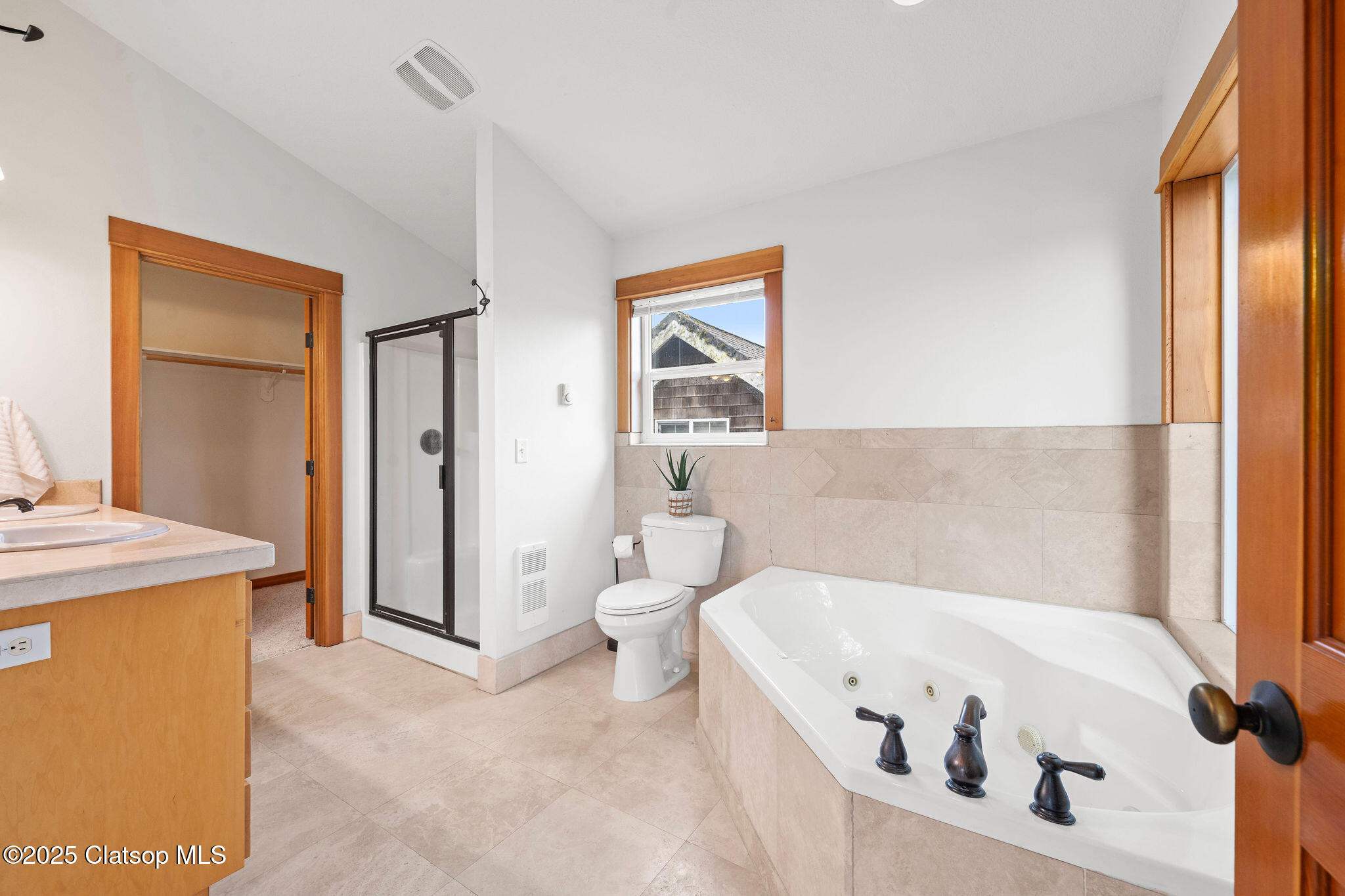 1280 Queen Street Property Photo 17