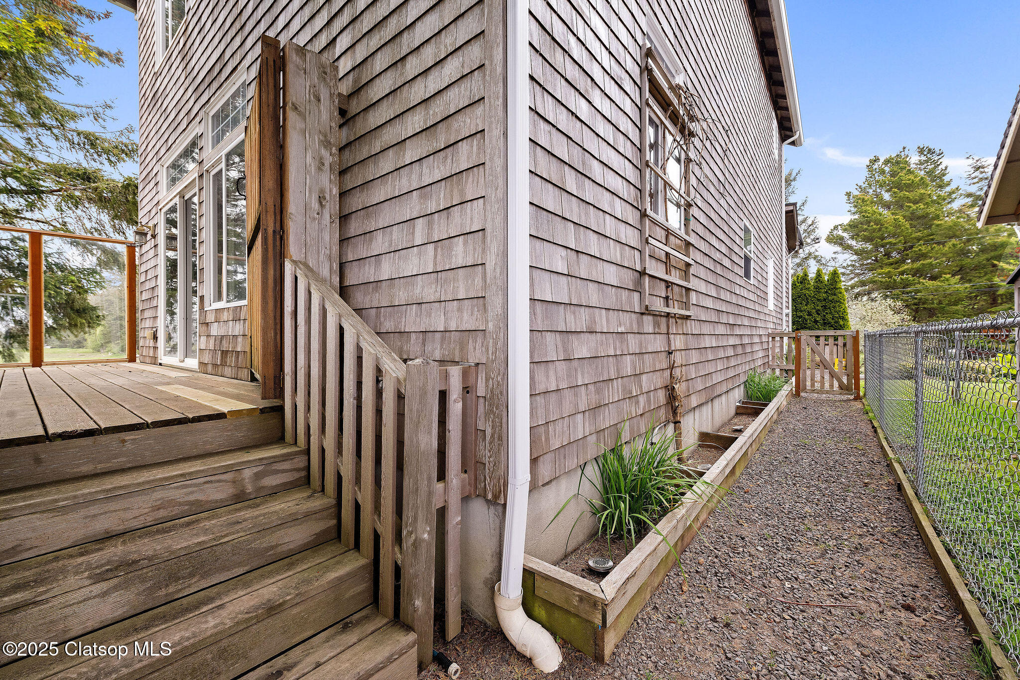 1280 Queen Street Property Photo 28