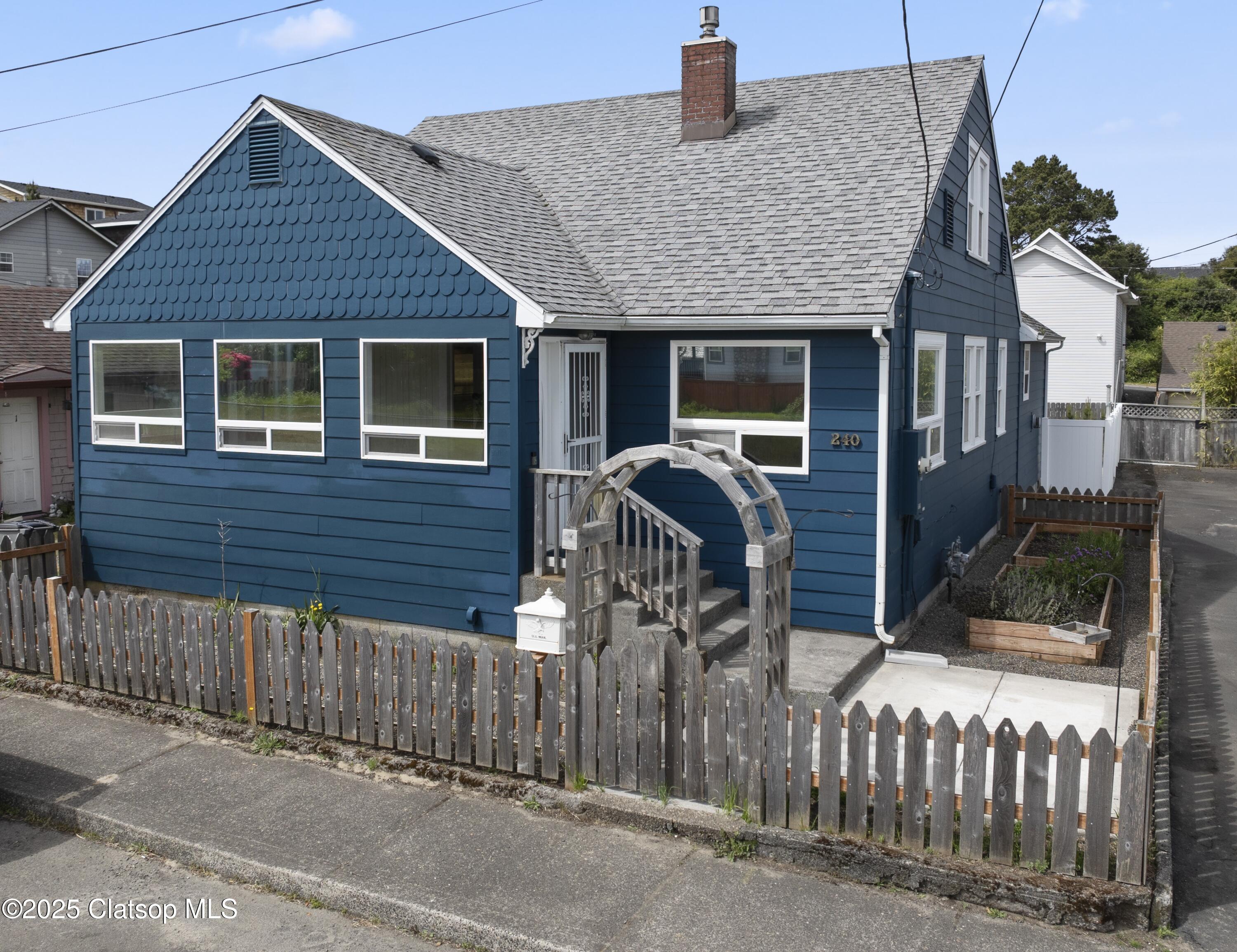 240 5th Avenue Property Photo 1