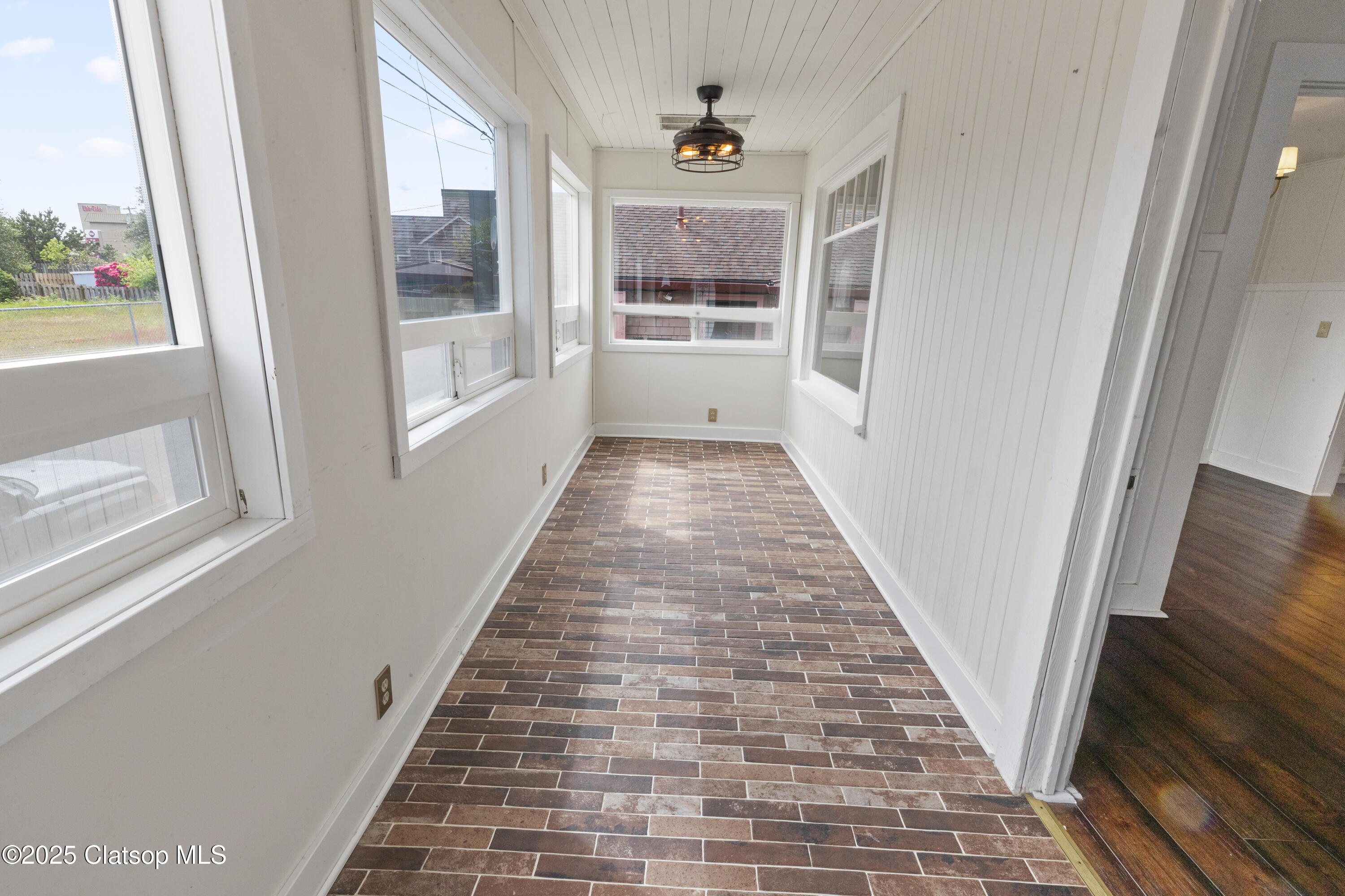 240 5th Avenue Property Photo 5