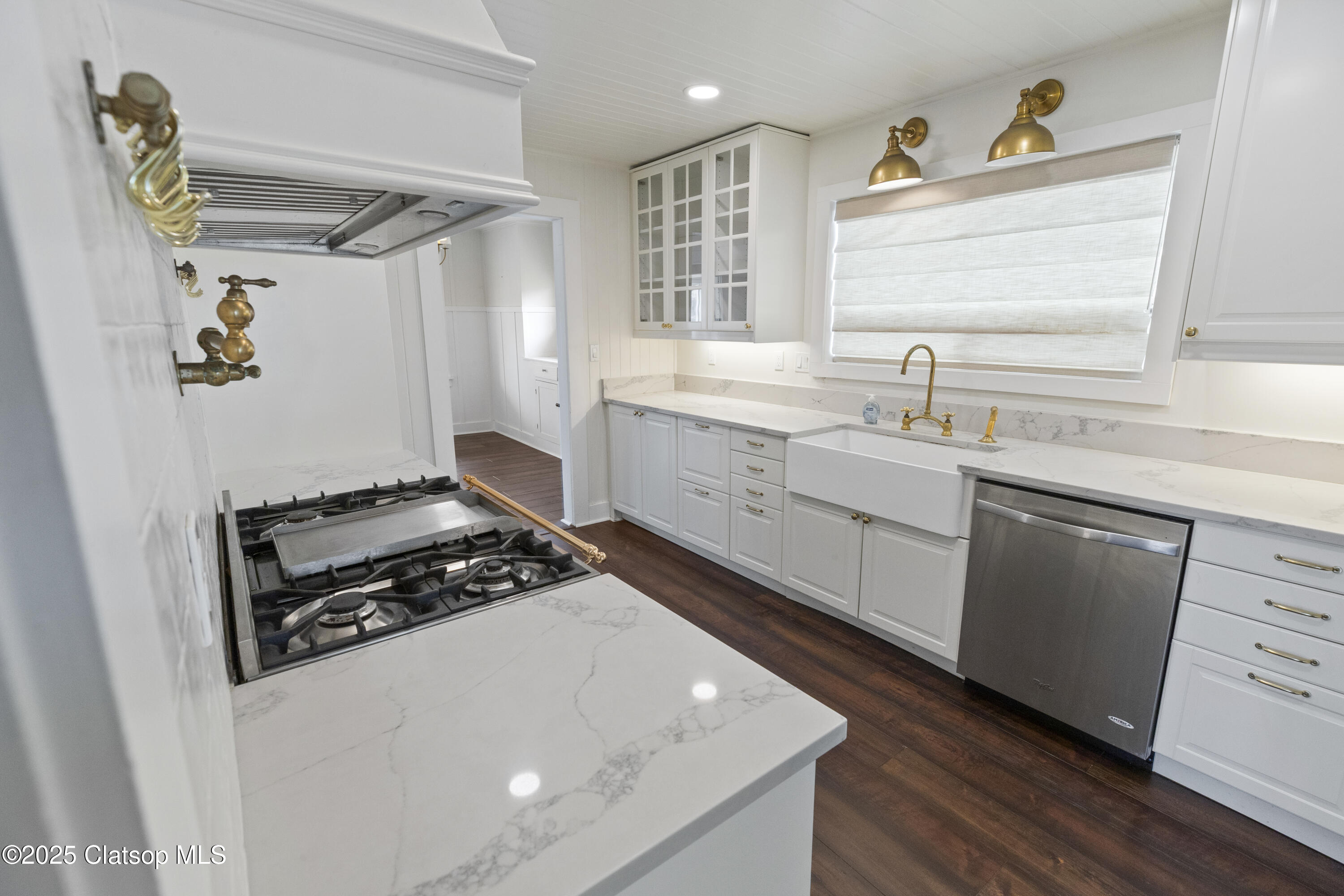 240 5th Avenue Property Photo 12