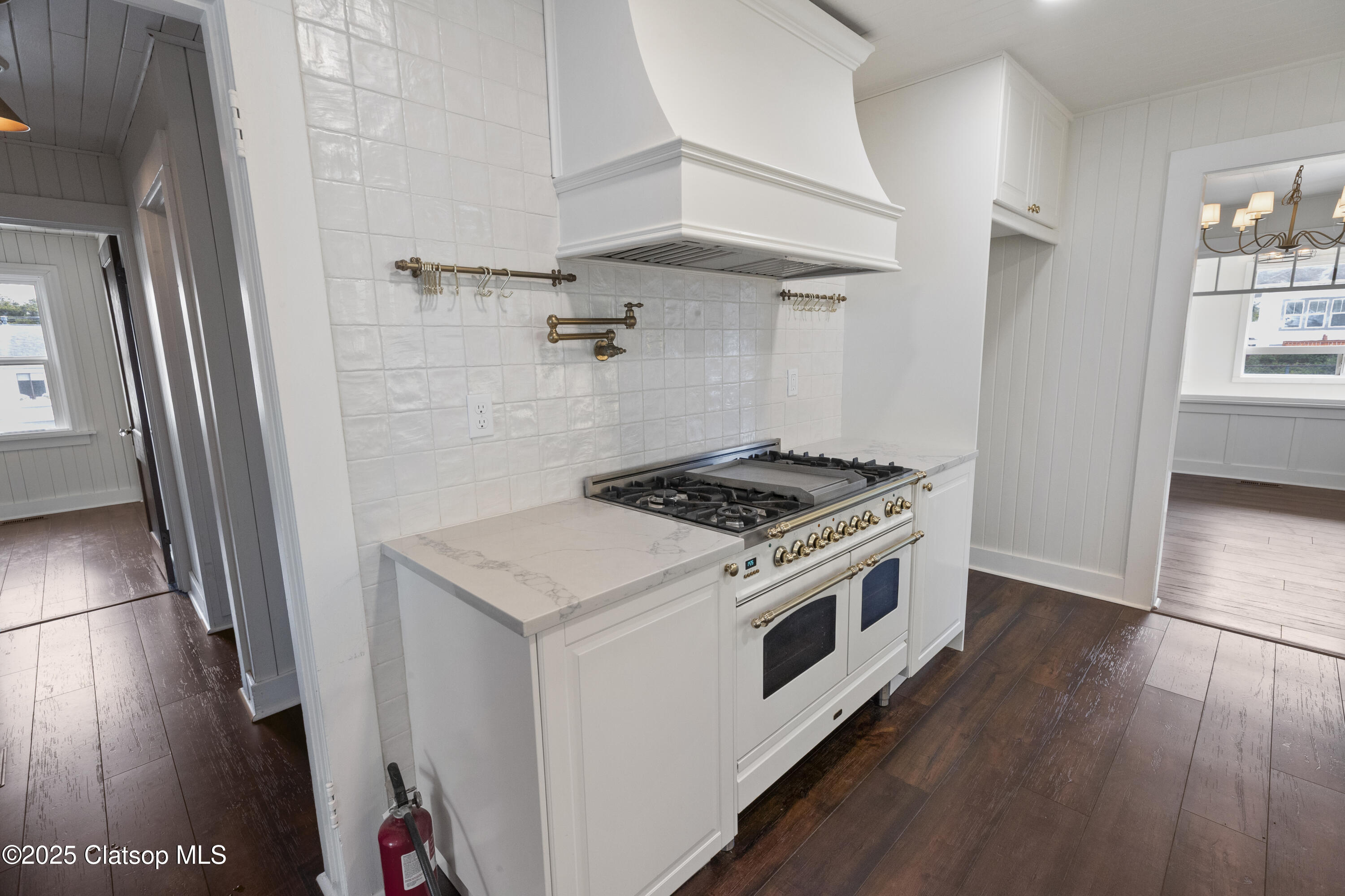 240 5th Avenue Property Photo 13