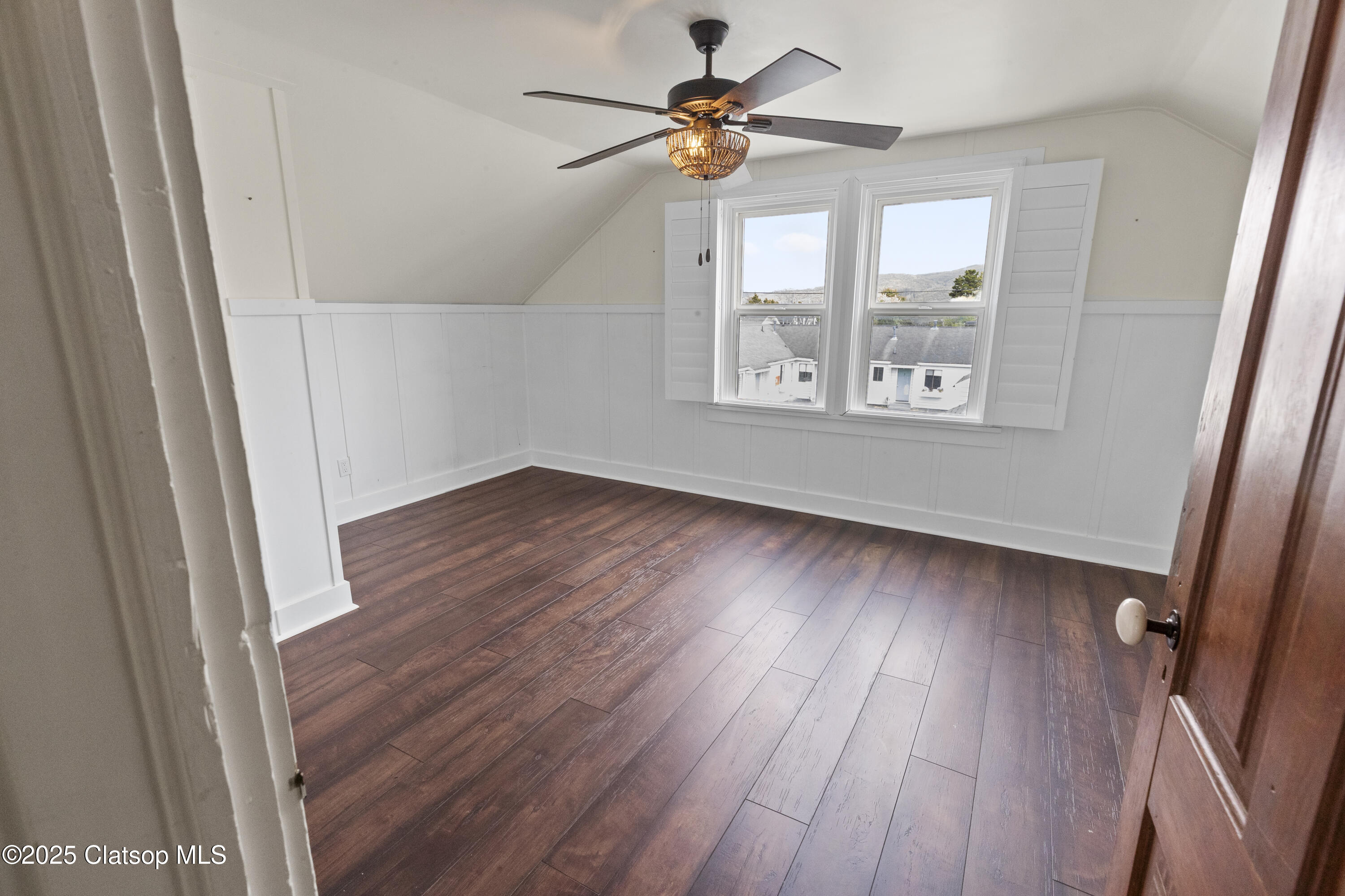 240 5th Avenue Property Photo 22