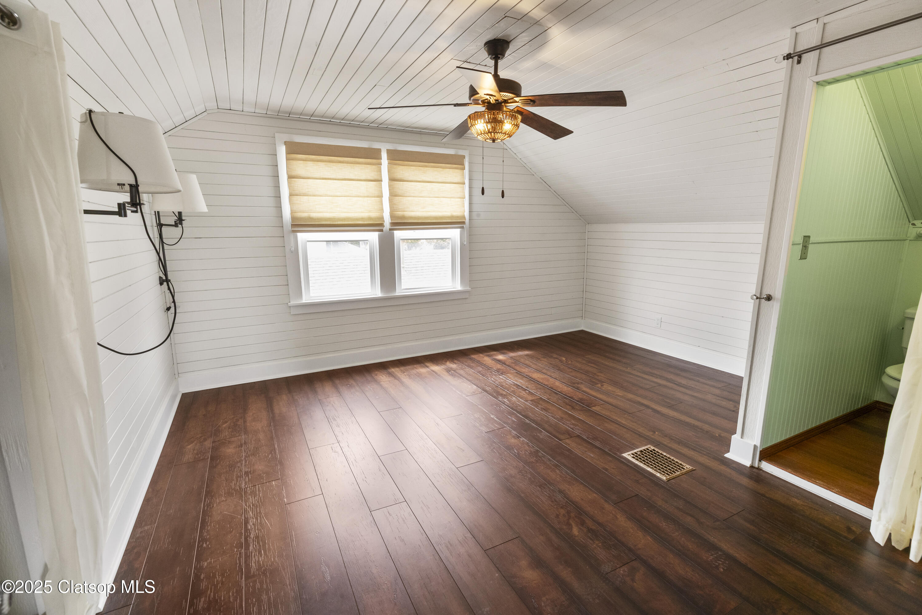 240 5th Avenue Property Photo 25