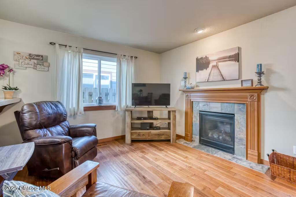 1061 S Columbia Street Property Photo 5