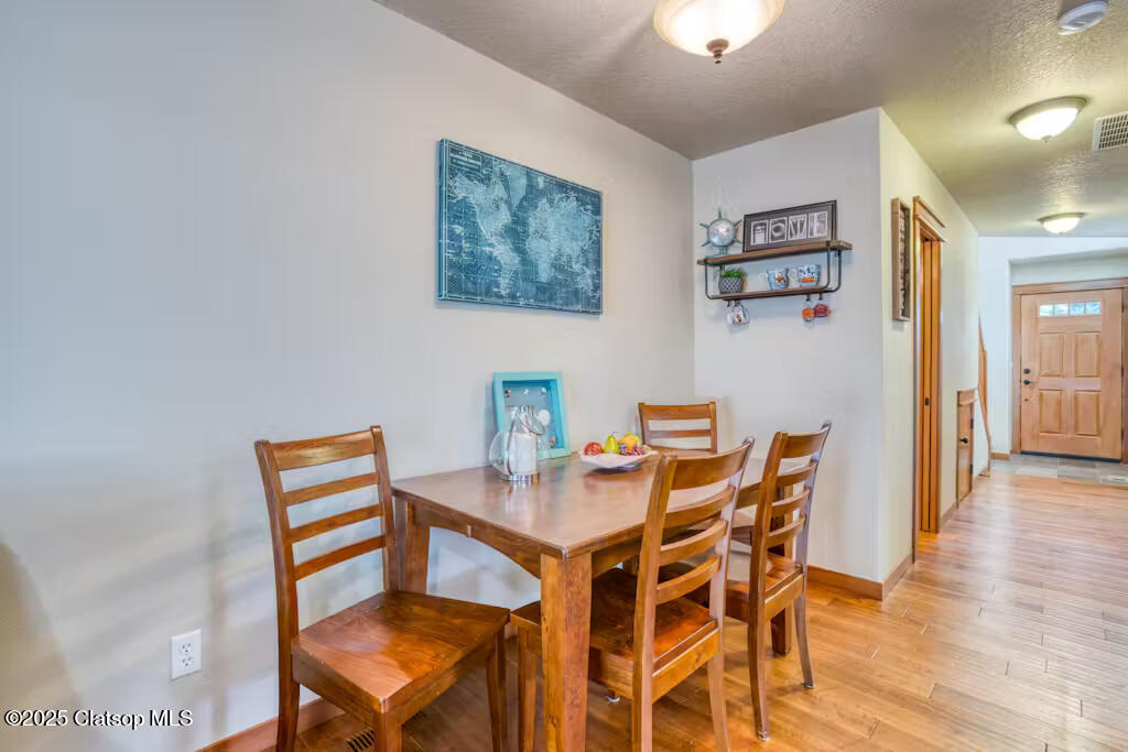 1061 S Columbia Street Property Photo 6