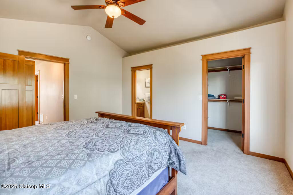 1061 S Columbia Street Property Photo 12