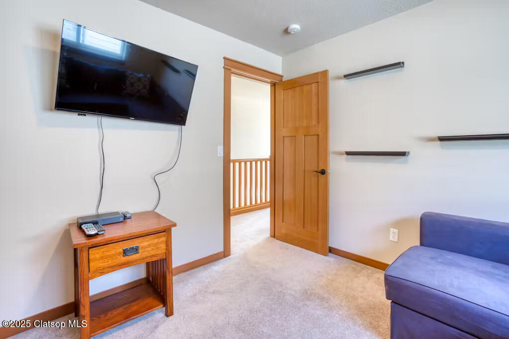 1061 S Columbia Street Property Photo 15