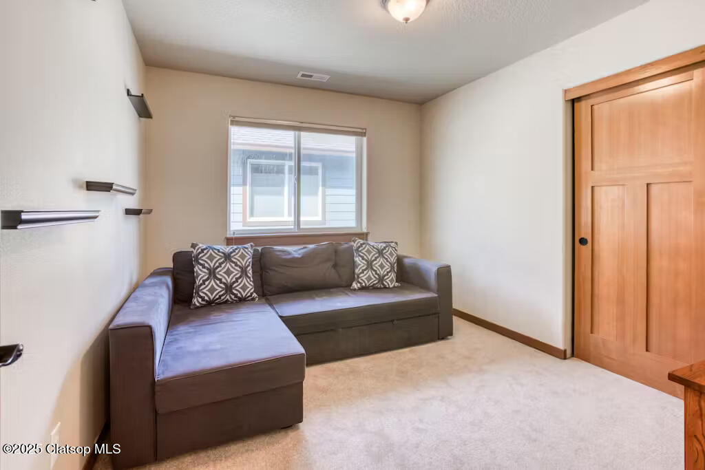 1061 S Columbia Street Property Photo 17